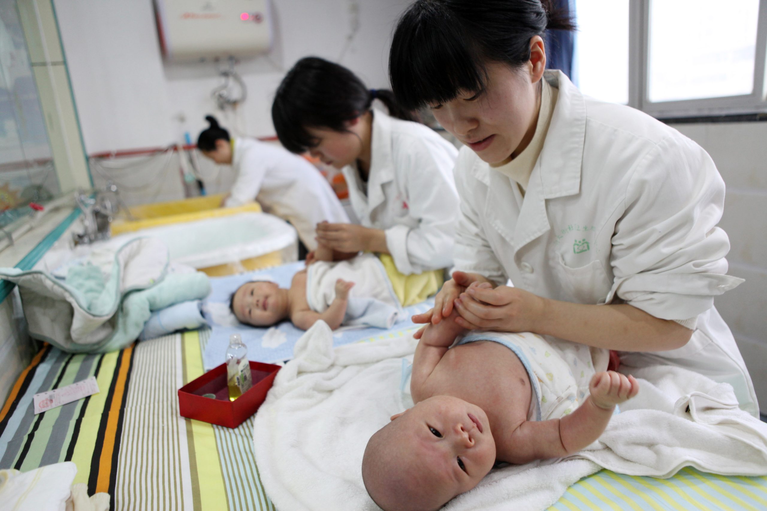 China registou menos nascimentos em 2017, apesar do fim da “política do filho único”