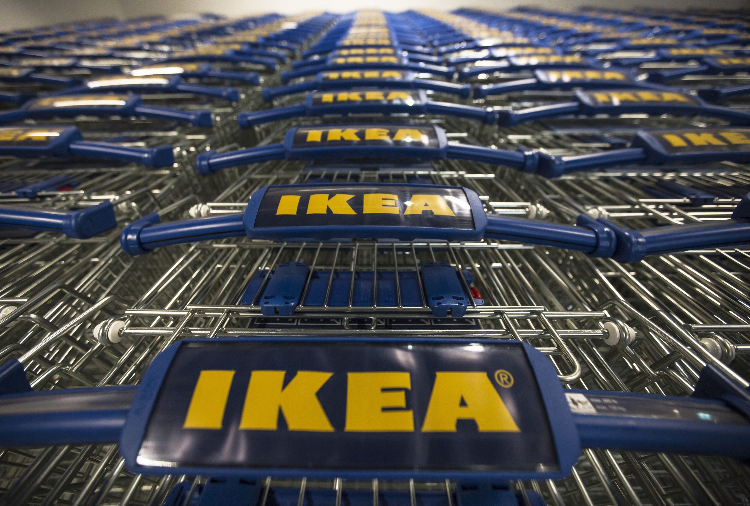 Polónia: IKEA demitiu um funcionário por declarações discriminatórias e os bispos acusaram a empresa de “doutrinação LGBT”