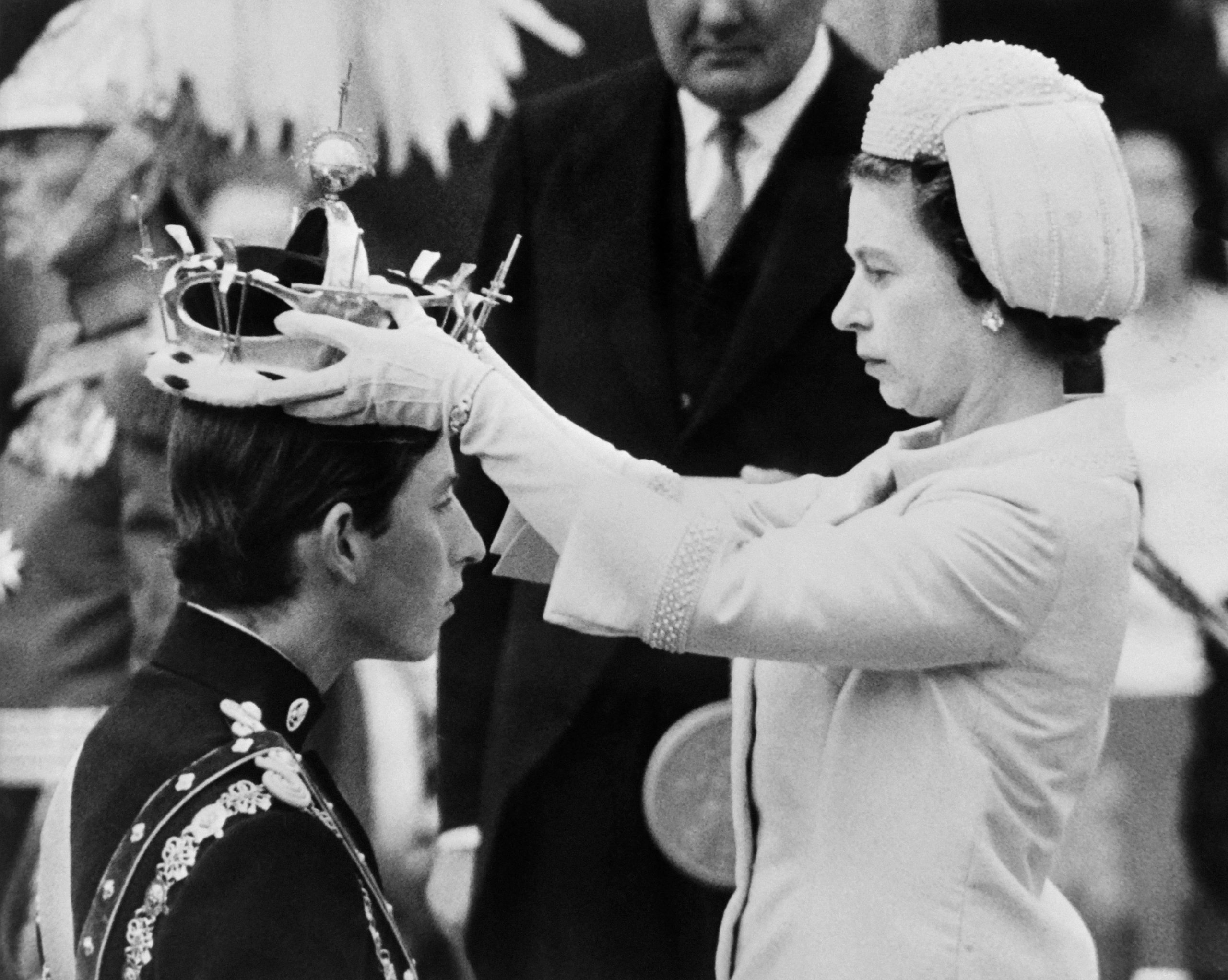 Pré-publicação de “A Viúva de Windsor”. A vida da rainha, os começos do novo rei