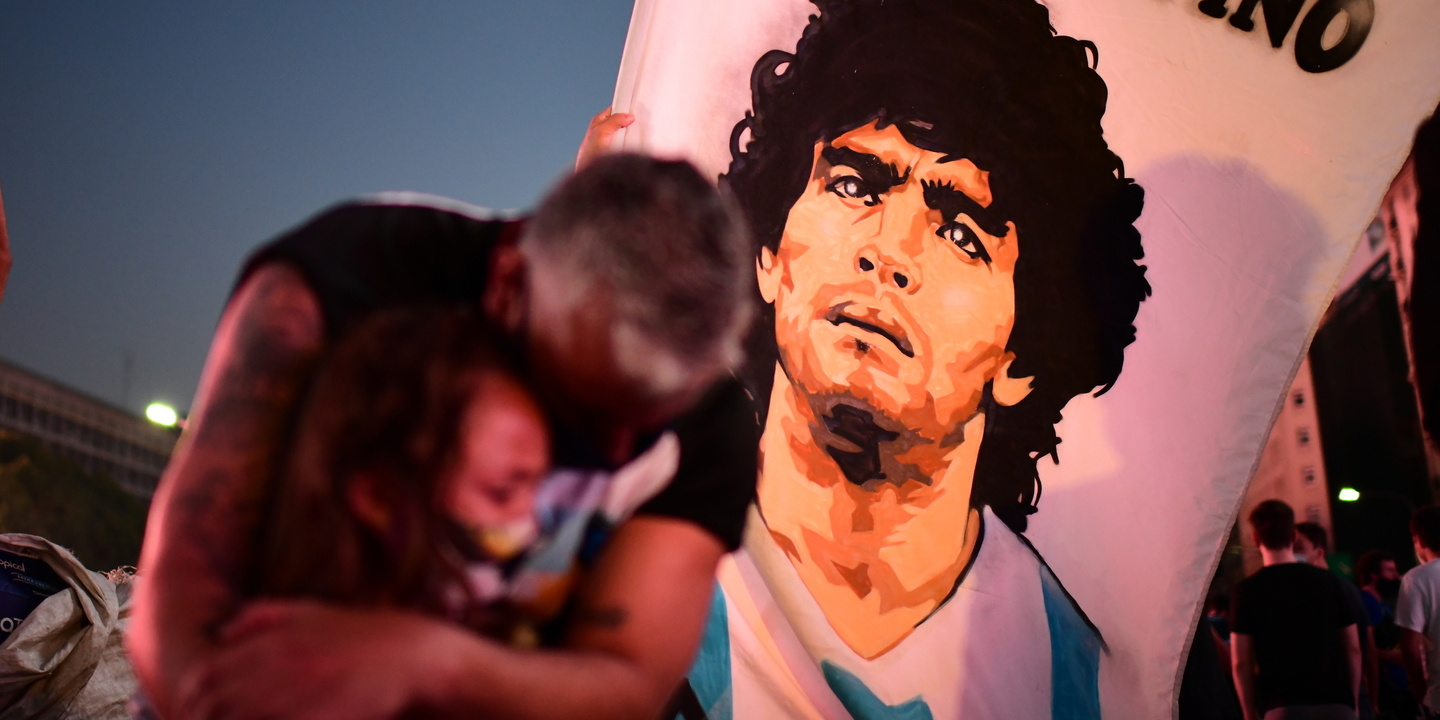 Milhares de pessoas na Casa Rosada para homenagear Maradona