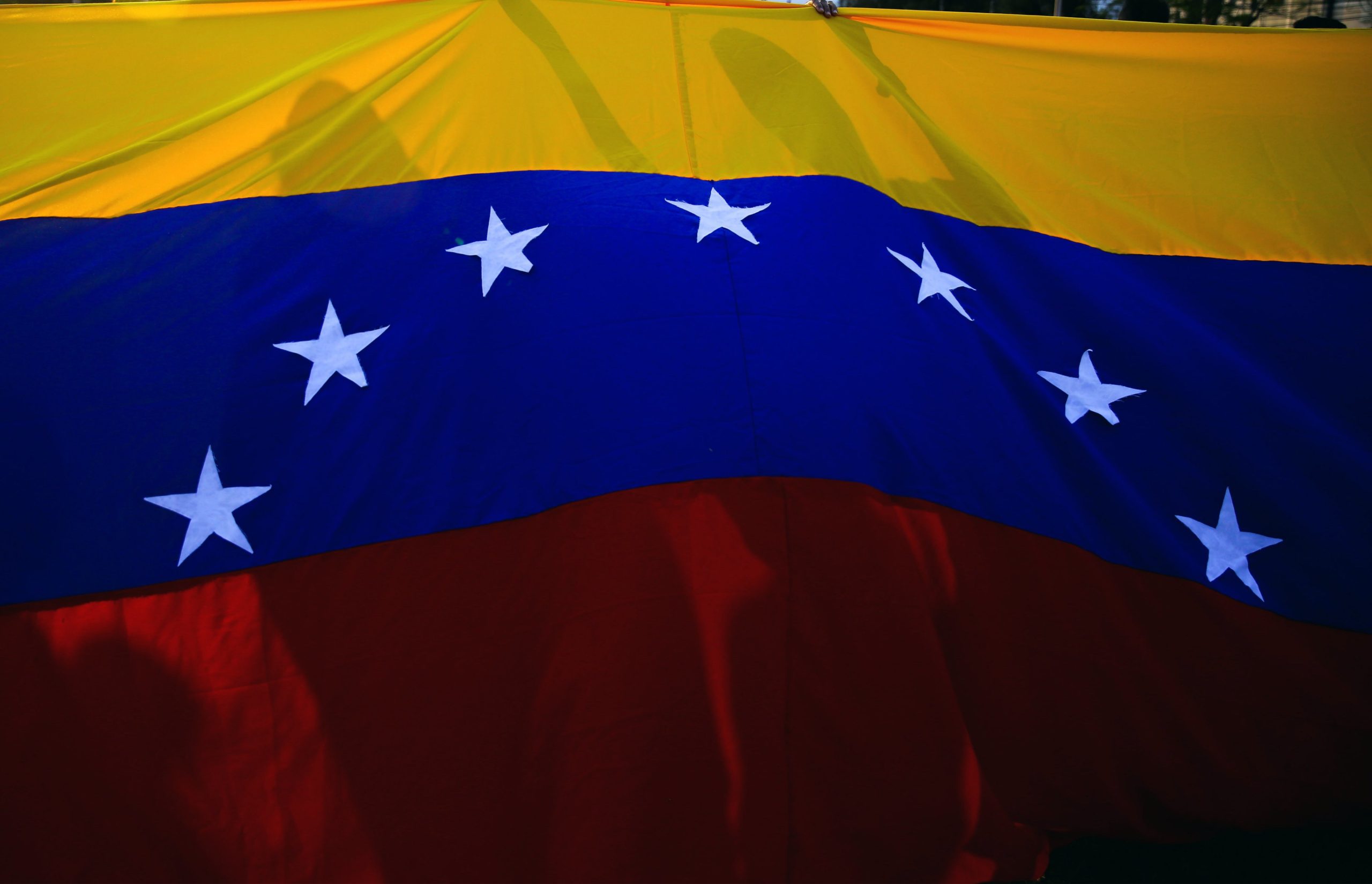 Venezuela contabiliza 315 feridos em confrontos na fronteira com a Colômbia