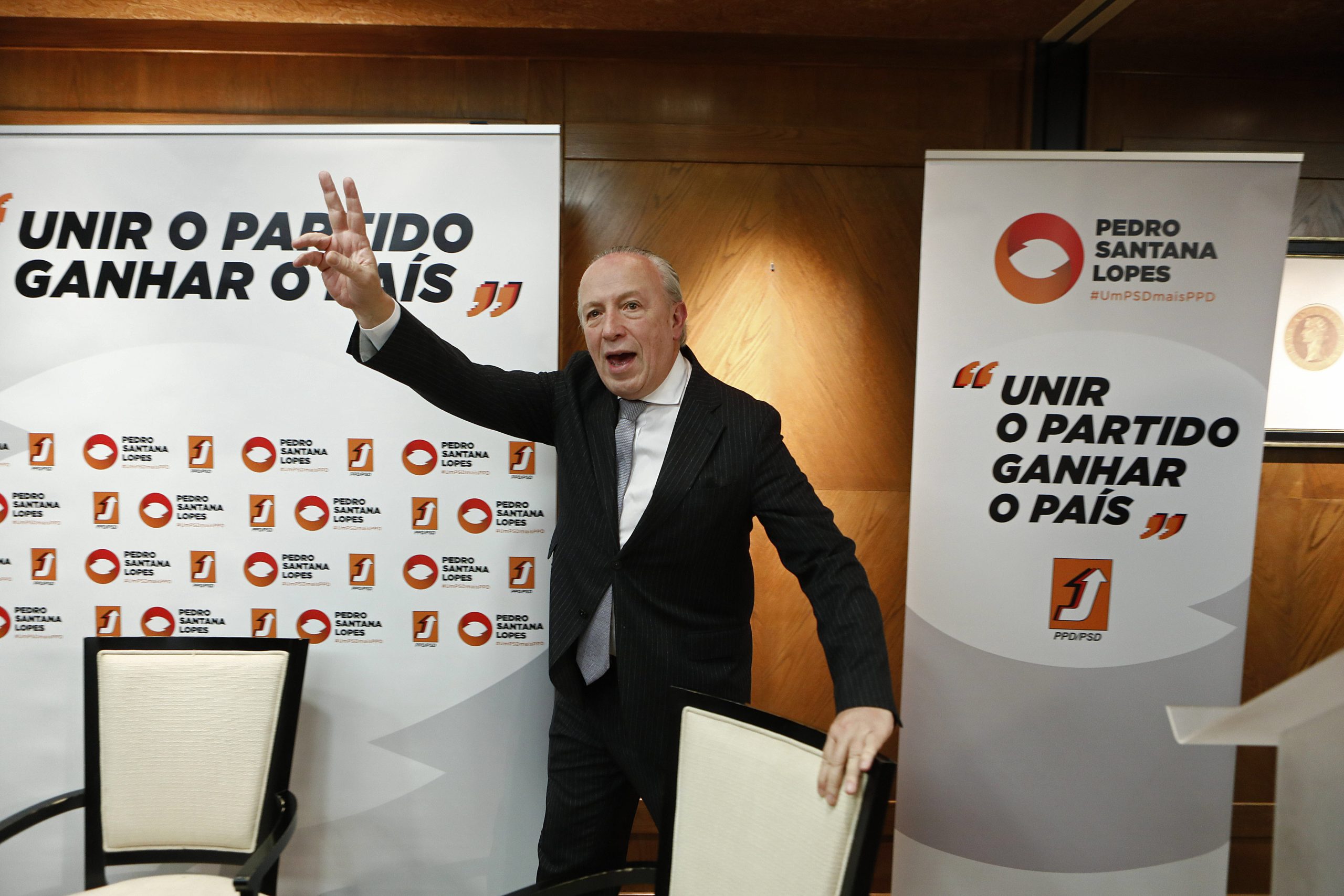 PSD: Santana Lopes diz que é “cúmulo da anedota” convite a Pacheco Pereira