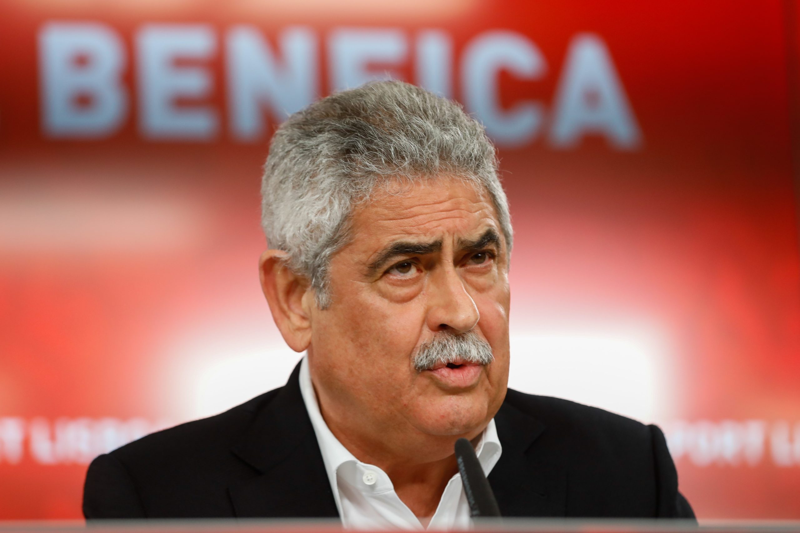 Tribunal Arbitral do Desporto confirma castigo a Vieira, que recorre agora para tribunal administrativo
