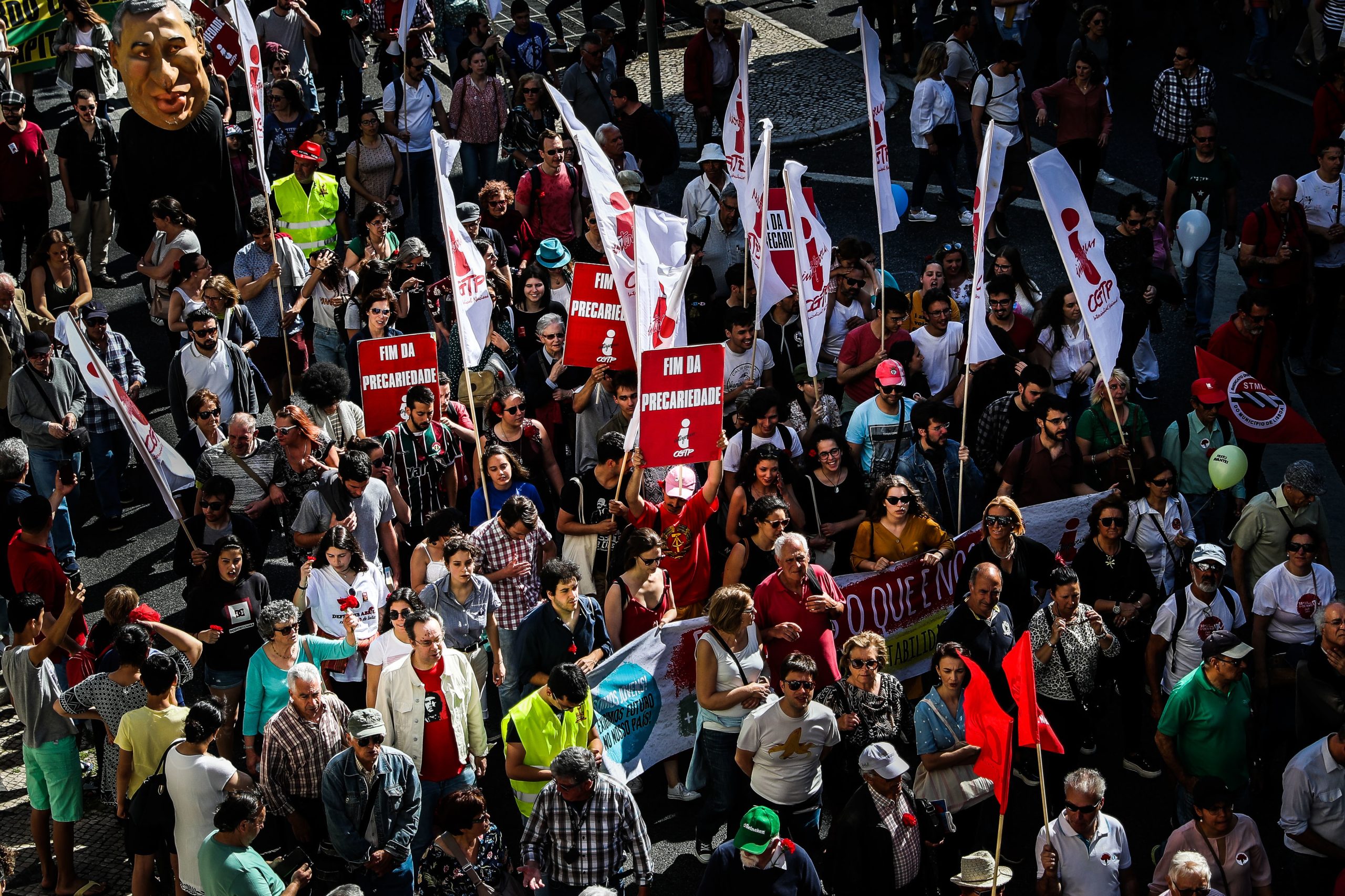 1.º de Maio. Milhares de pessoas participam em Lisboa na manifestação promovida pela CGTP