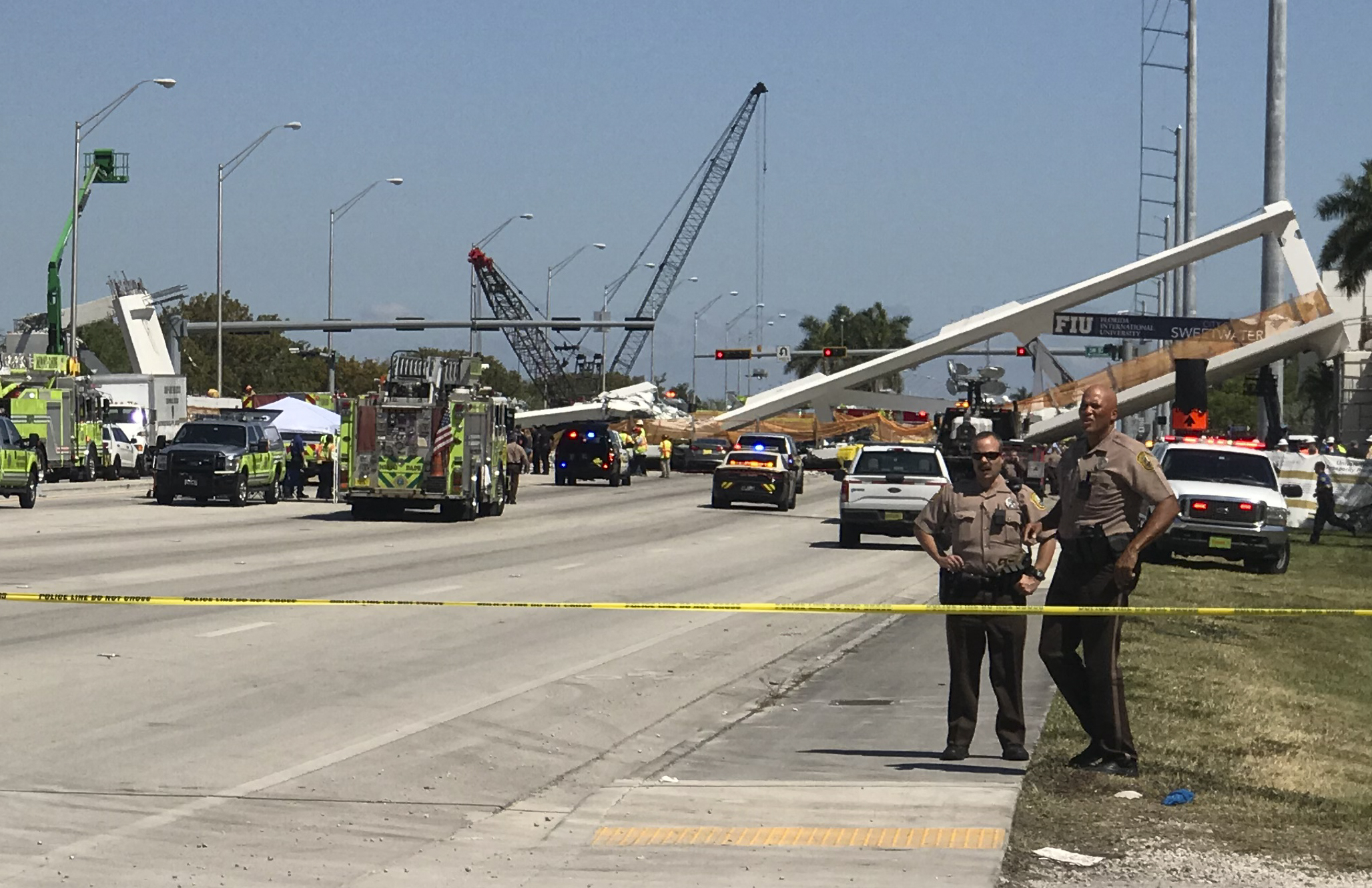 EUA. Ponte pedonal colapsa na Florida e faz, pelo menos, quatro mortos