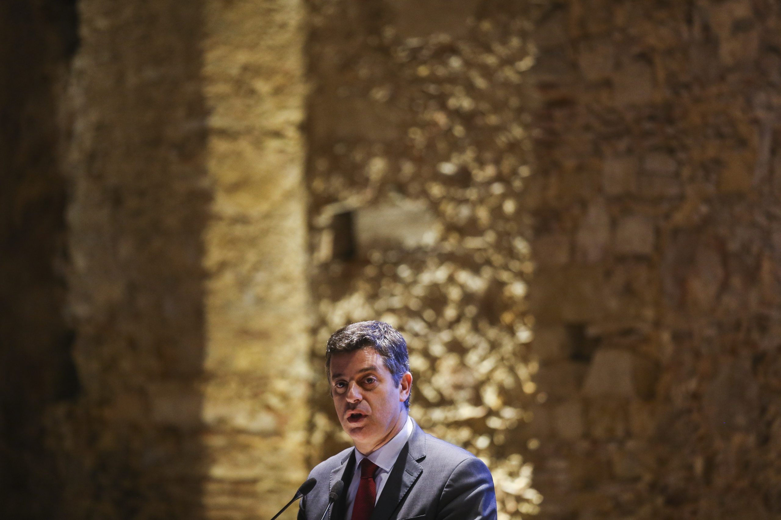 Investimento de empresas estrangeiras ajuda a trazer jovens de volta a Portugal, diz ministro