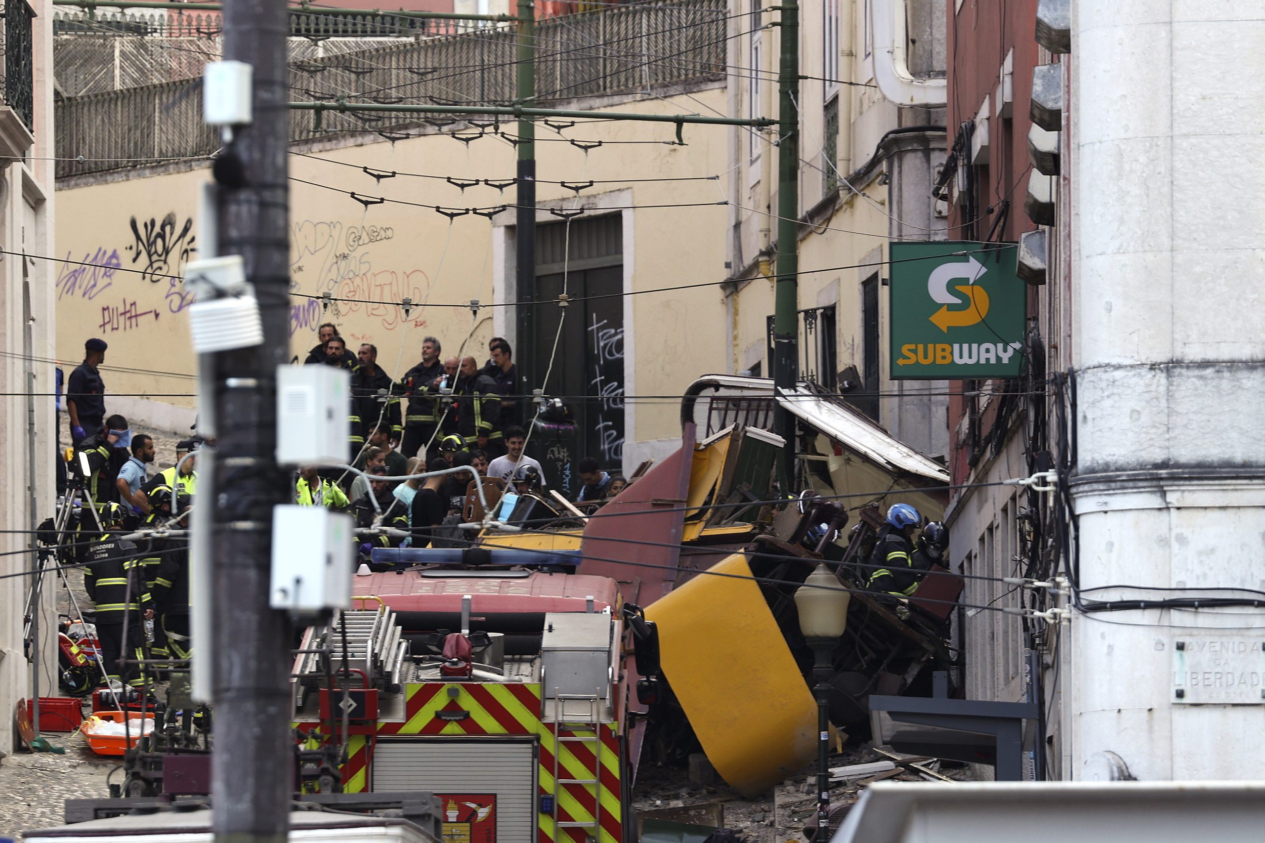 Tragédia no Elevador da Glória faz manchete na imprensa internacional