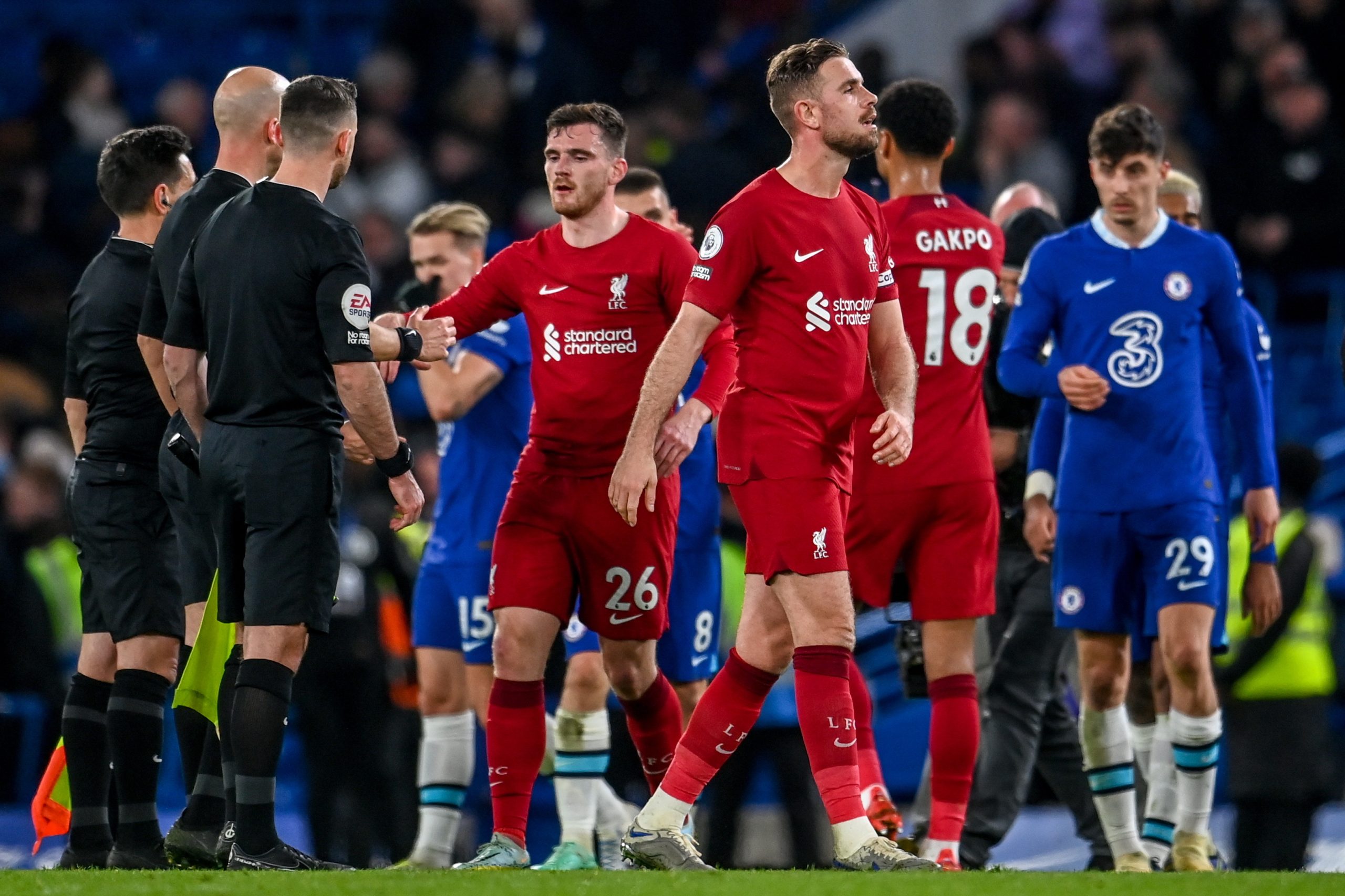 Chelsea e Liverpool ‘anulam-se’ no encontro em atraso da oitava jornada
