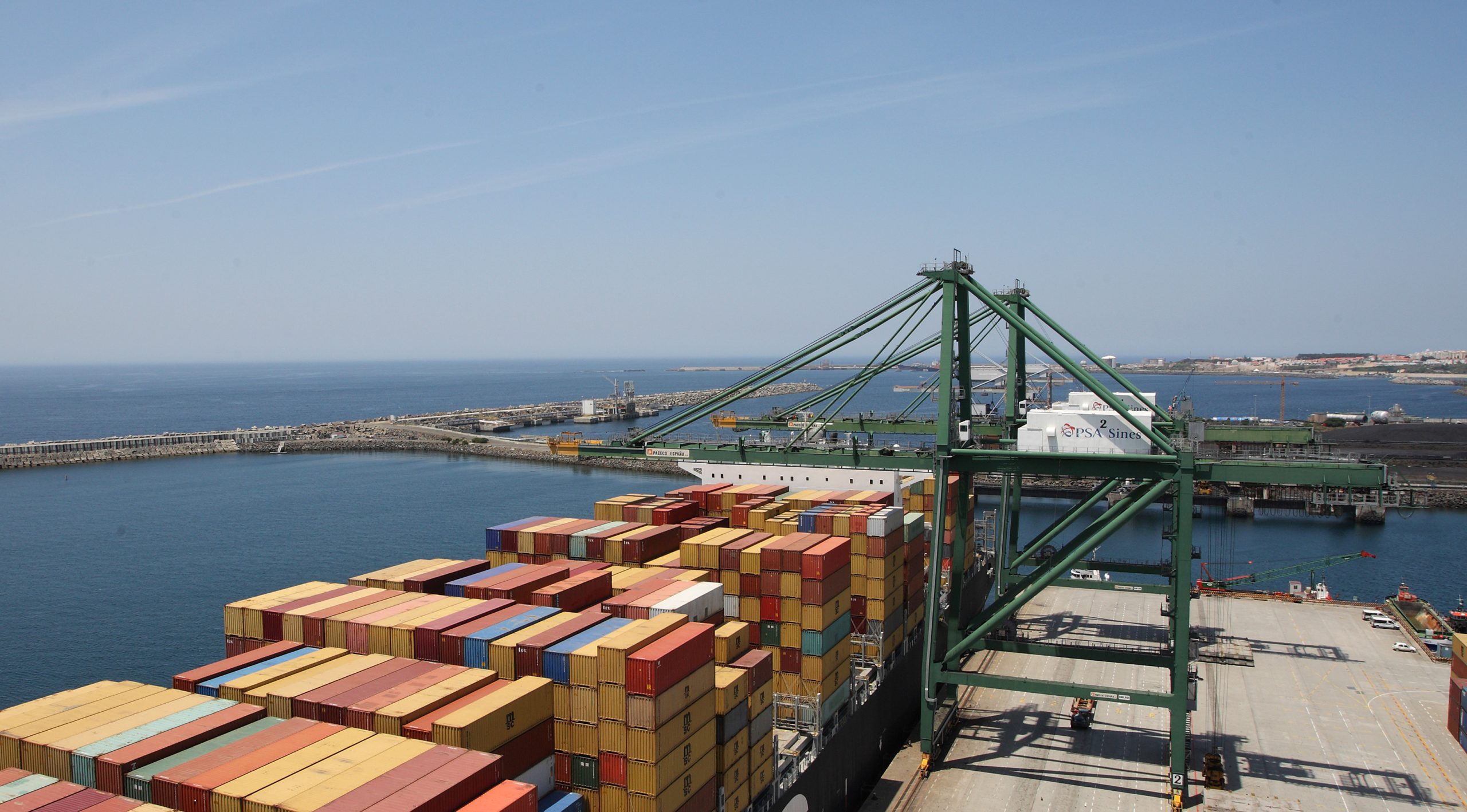 Agitação marítima danifica prolongamento do molhe leste do Porto de Sines