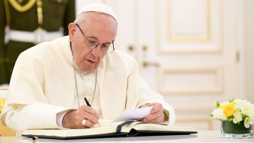 Papa encerra a Pontifícia Comissão