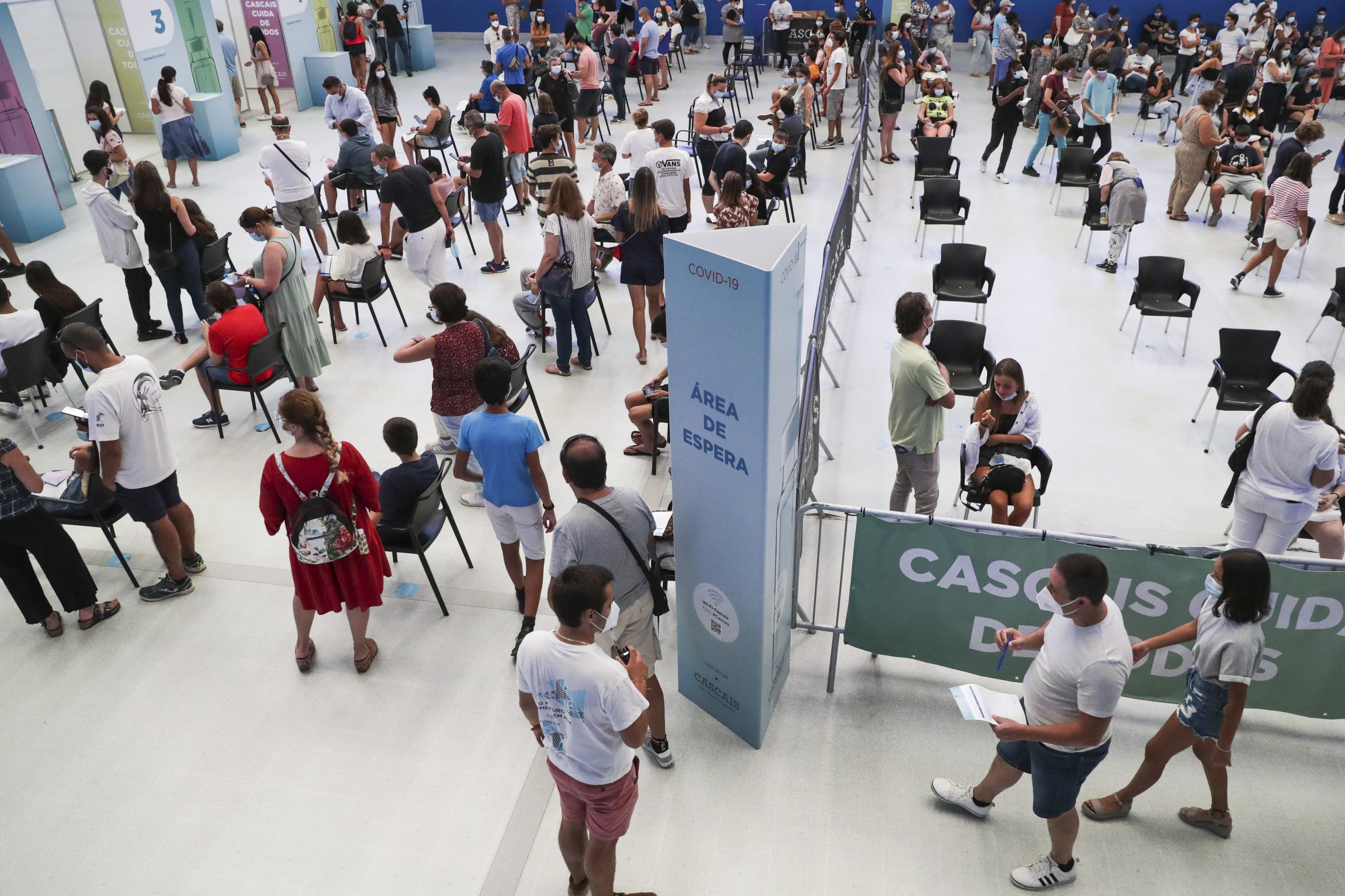 Covid-19: 75% dos jovens entre os 12 e os 17 anos vacinados com 1.ª dose