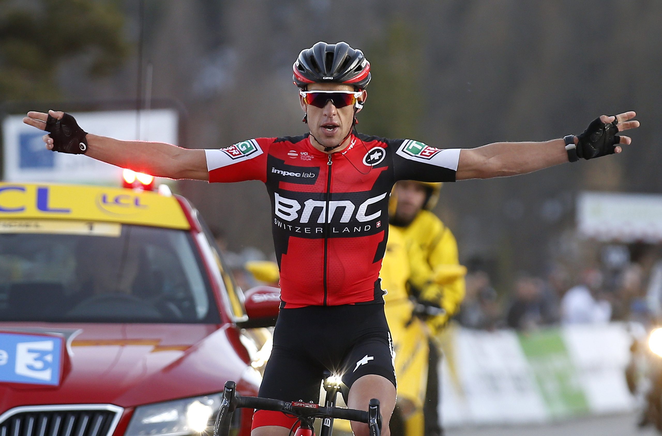 Volta a França: Richie Porte fraturou pélvis e clavícula direita em queda