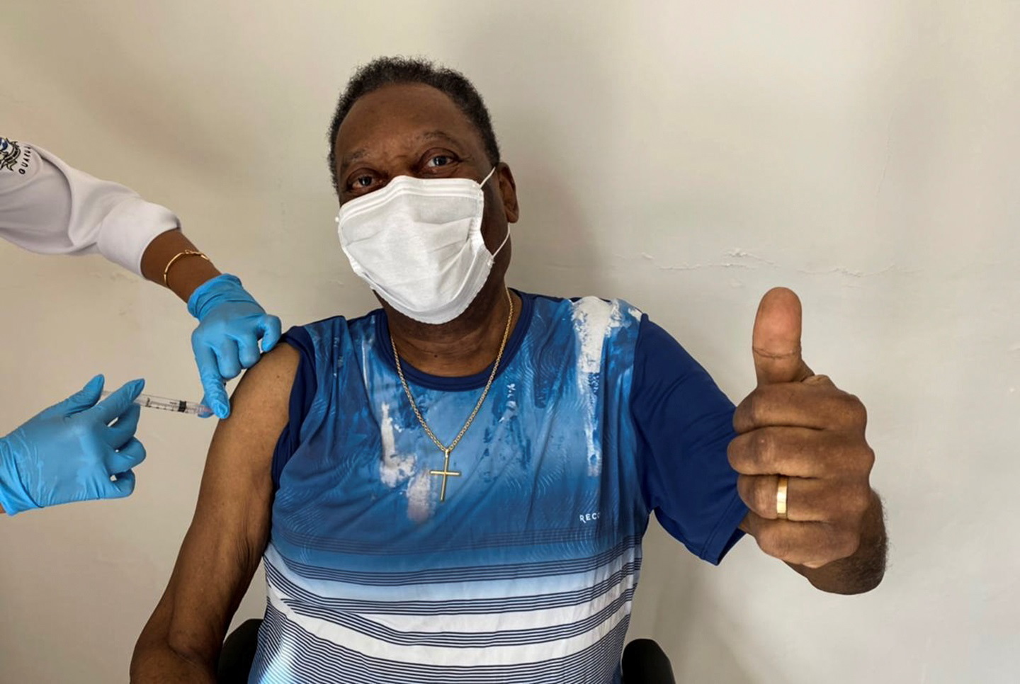 Pelé recebe alta médica após infeção urinária e prossegue tratamento a tumor