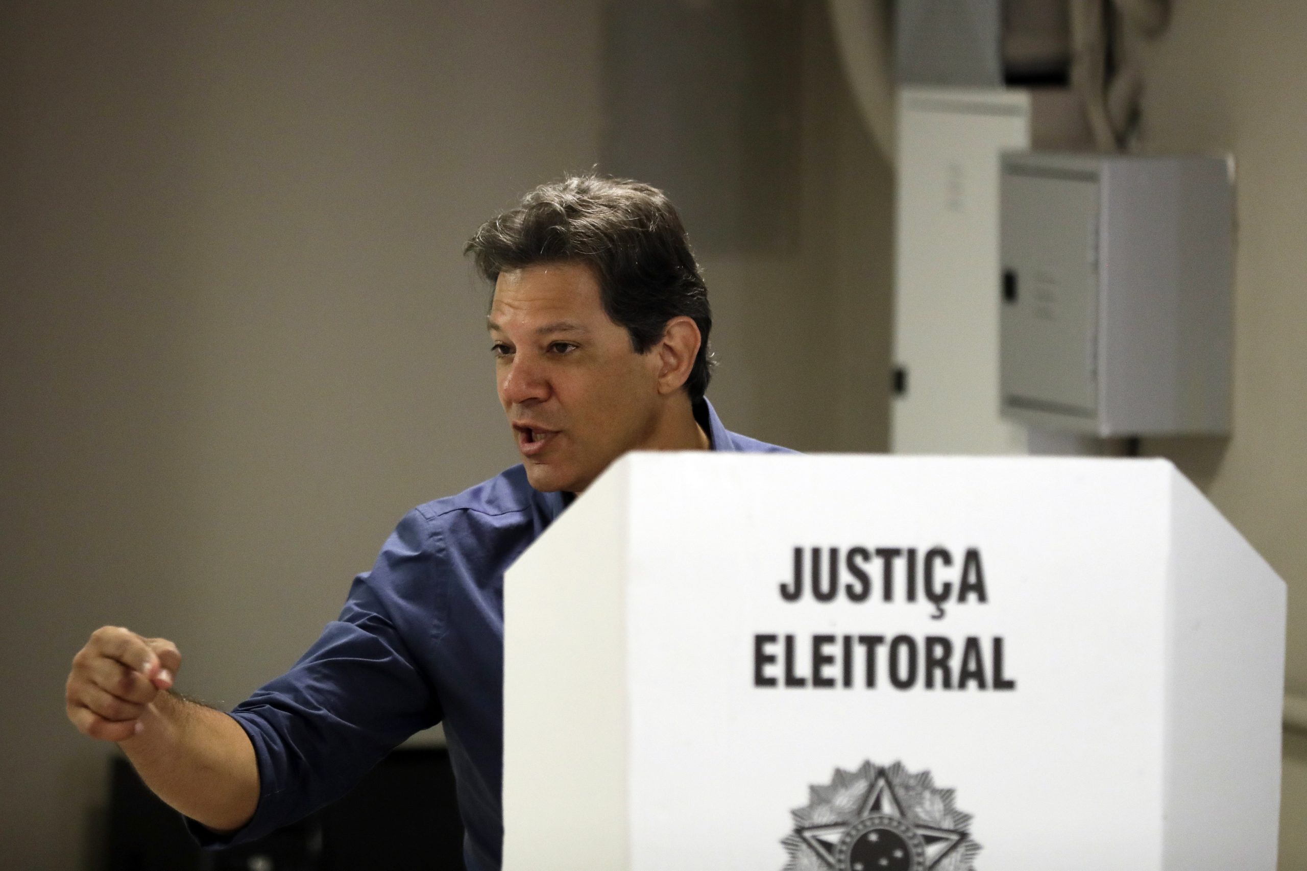 Ambiente pesado e silêncio na sede de campanha de Fernando Haddad