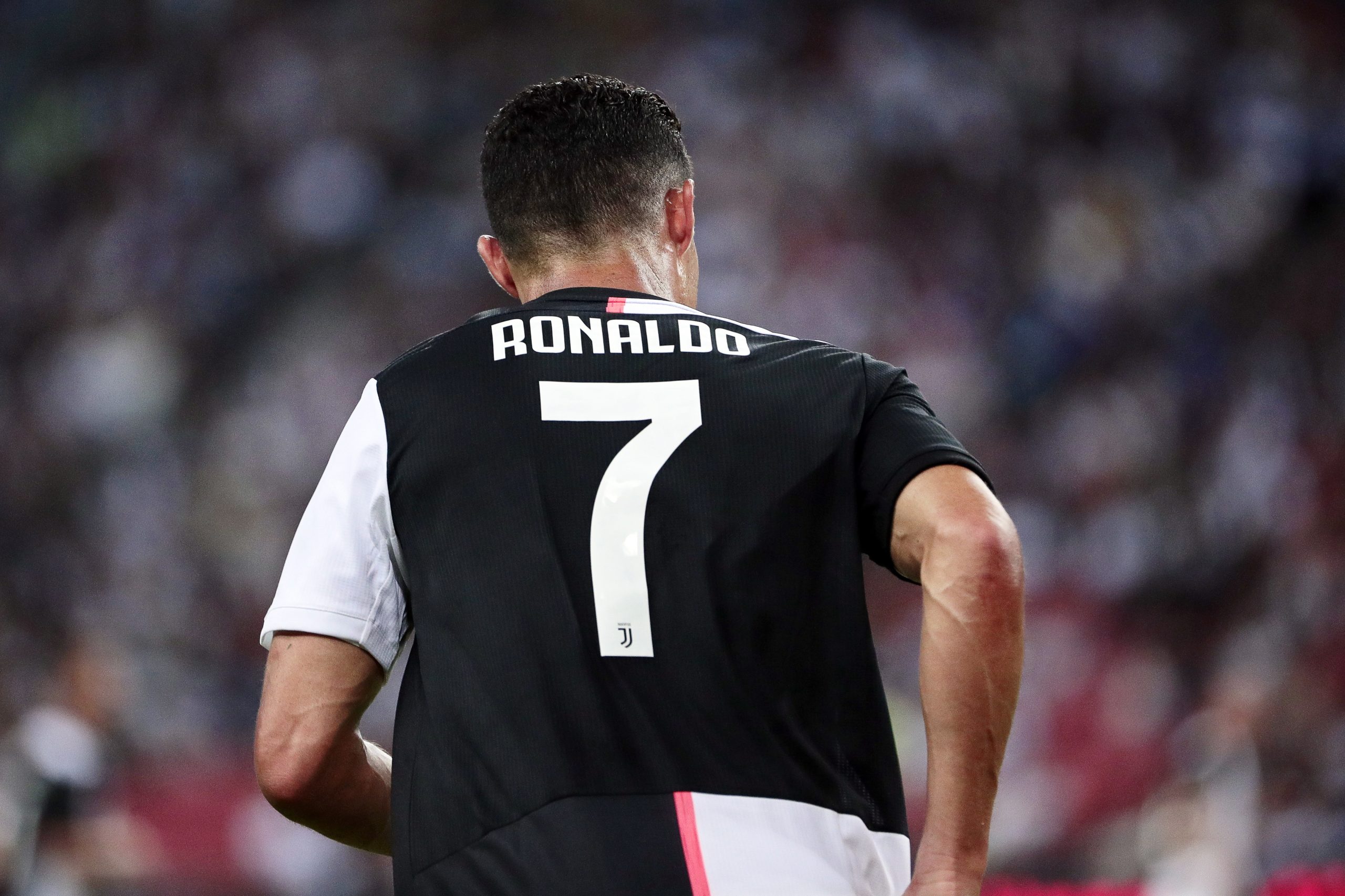Ronaldo treina à margem para recuperar de “pequeno problema” muscular