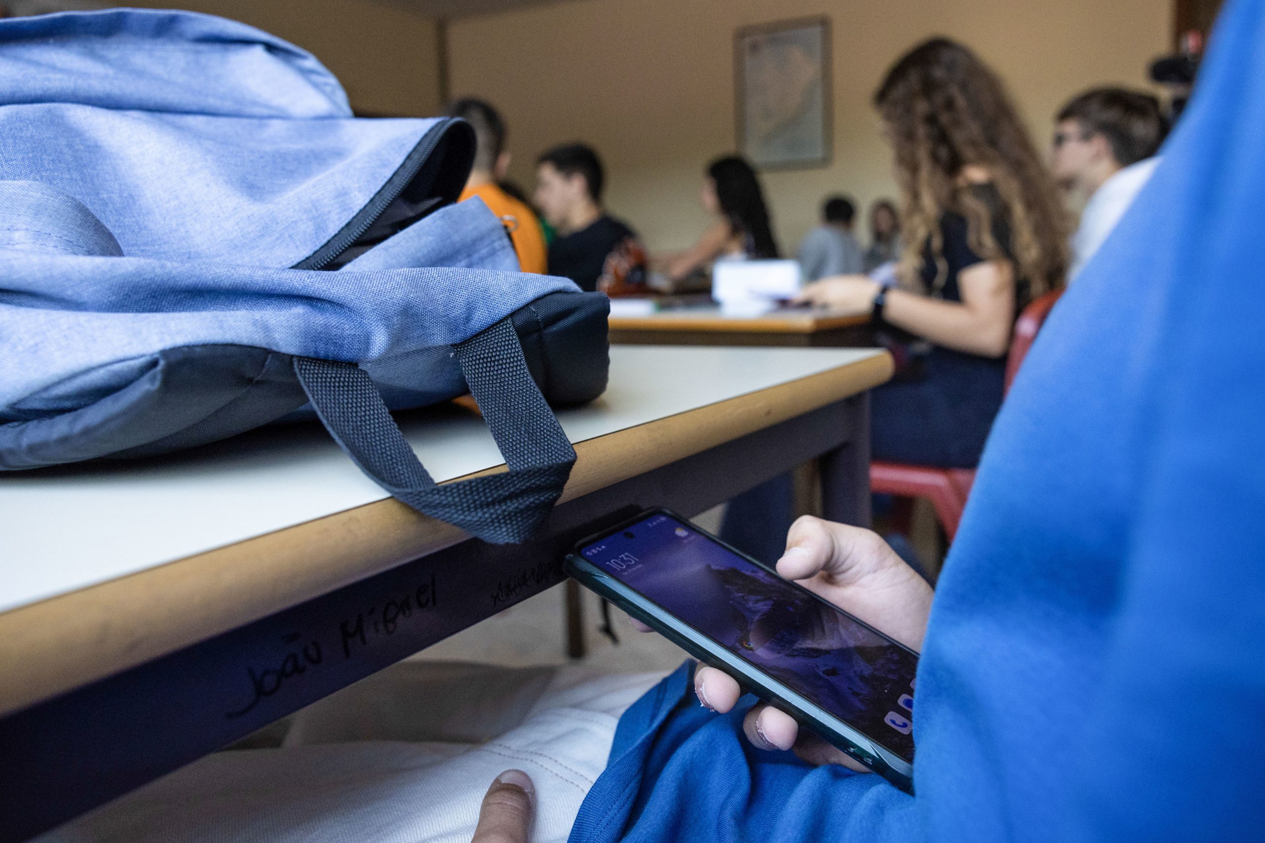 Conselho das Escolas diz que proibir telemóveis não é solução mas deixa decisão às escolas