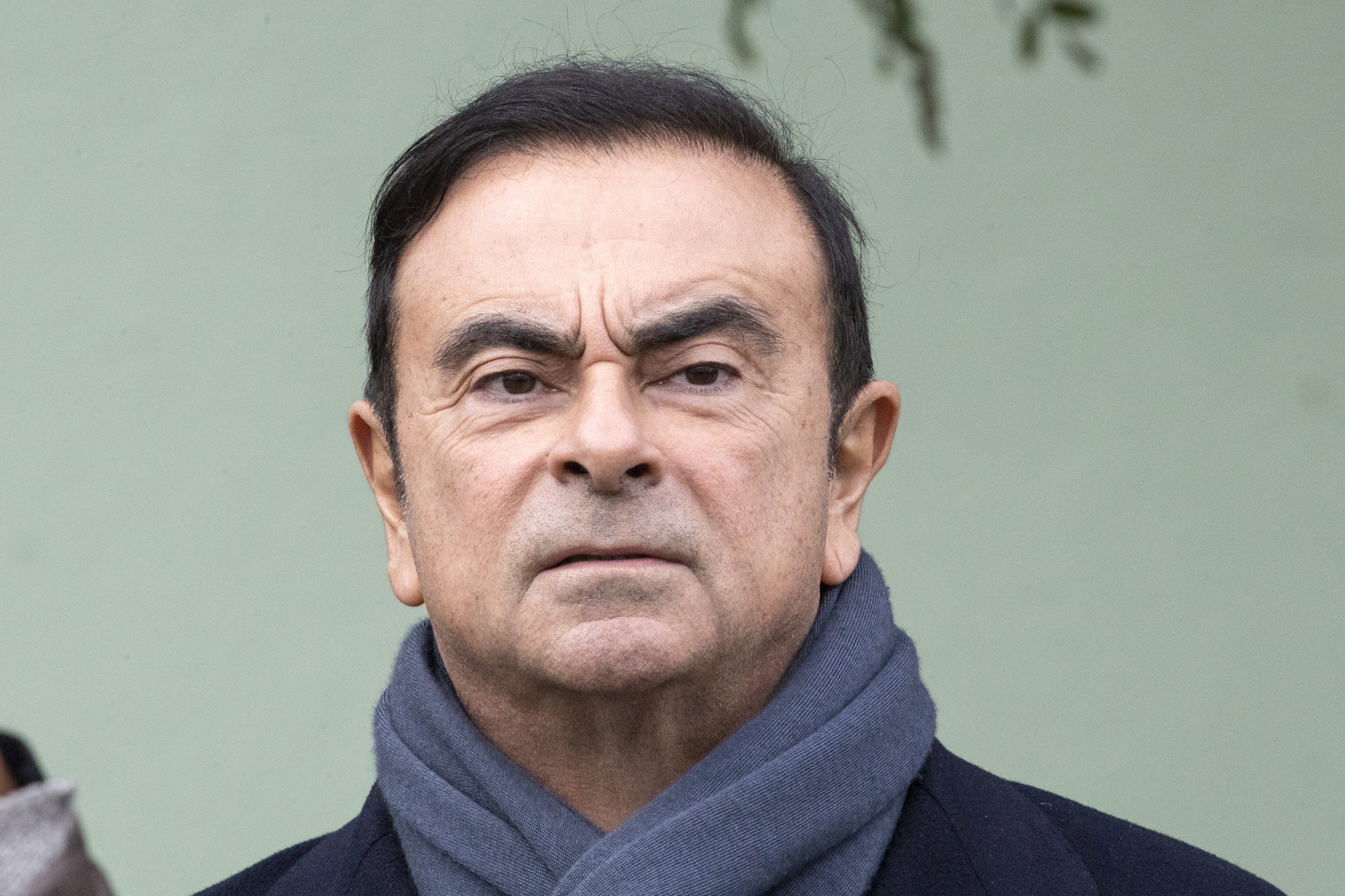 Ex-presidente da Renault-Nissan terá fugido do Japão escondido em estojo de instrumento musical