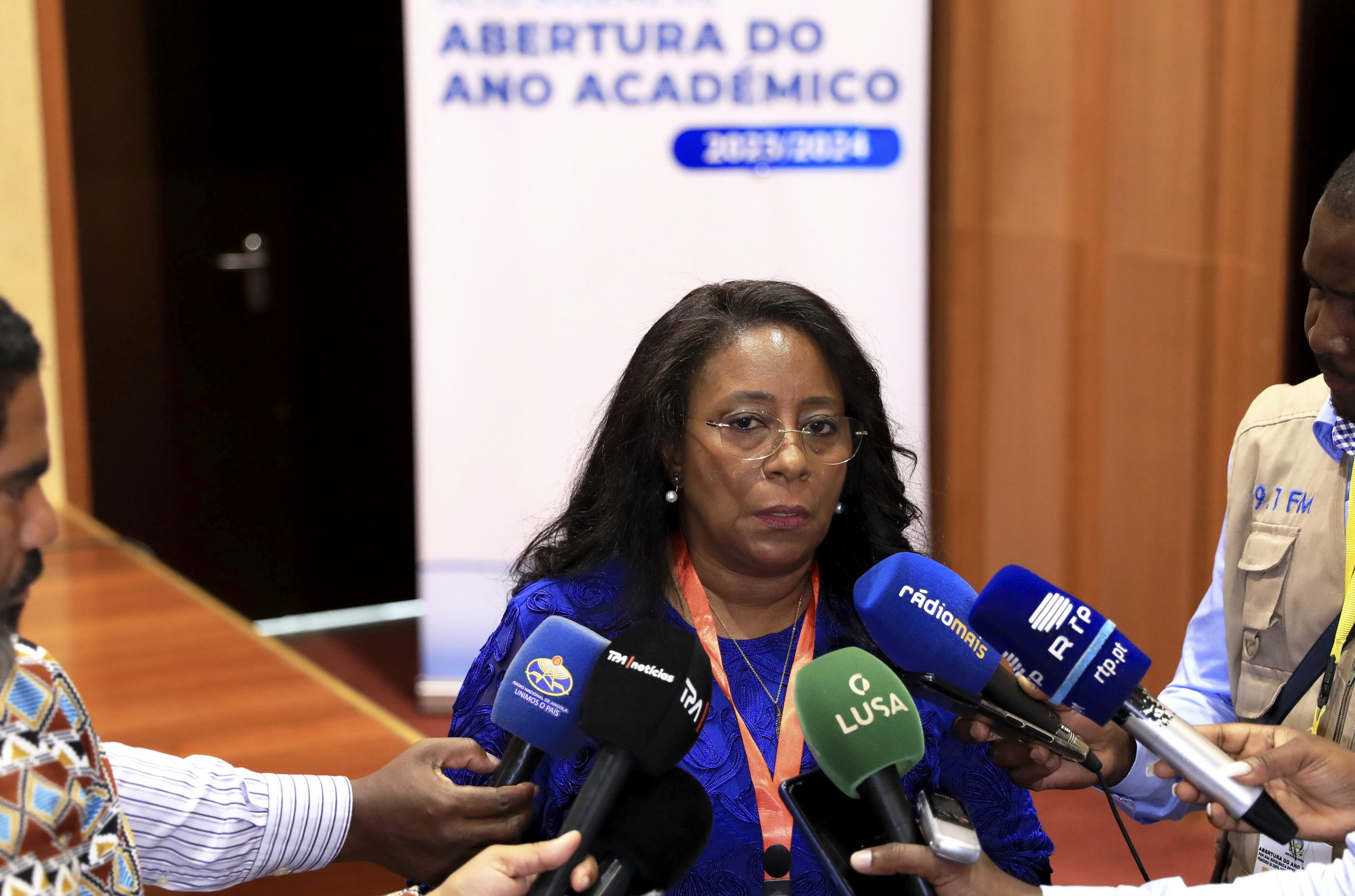 Ministra alerta para “transgressão estatística” de universidades angolanas