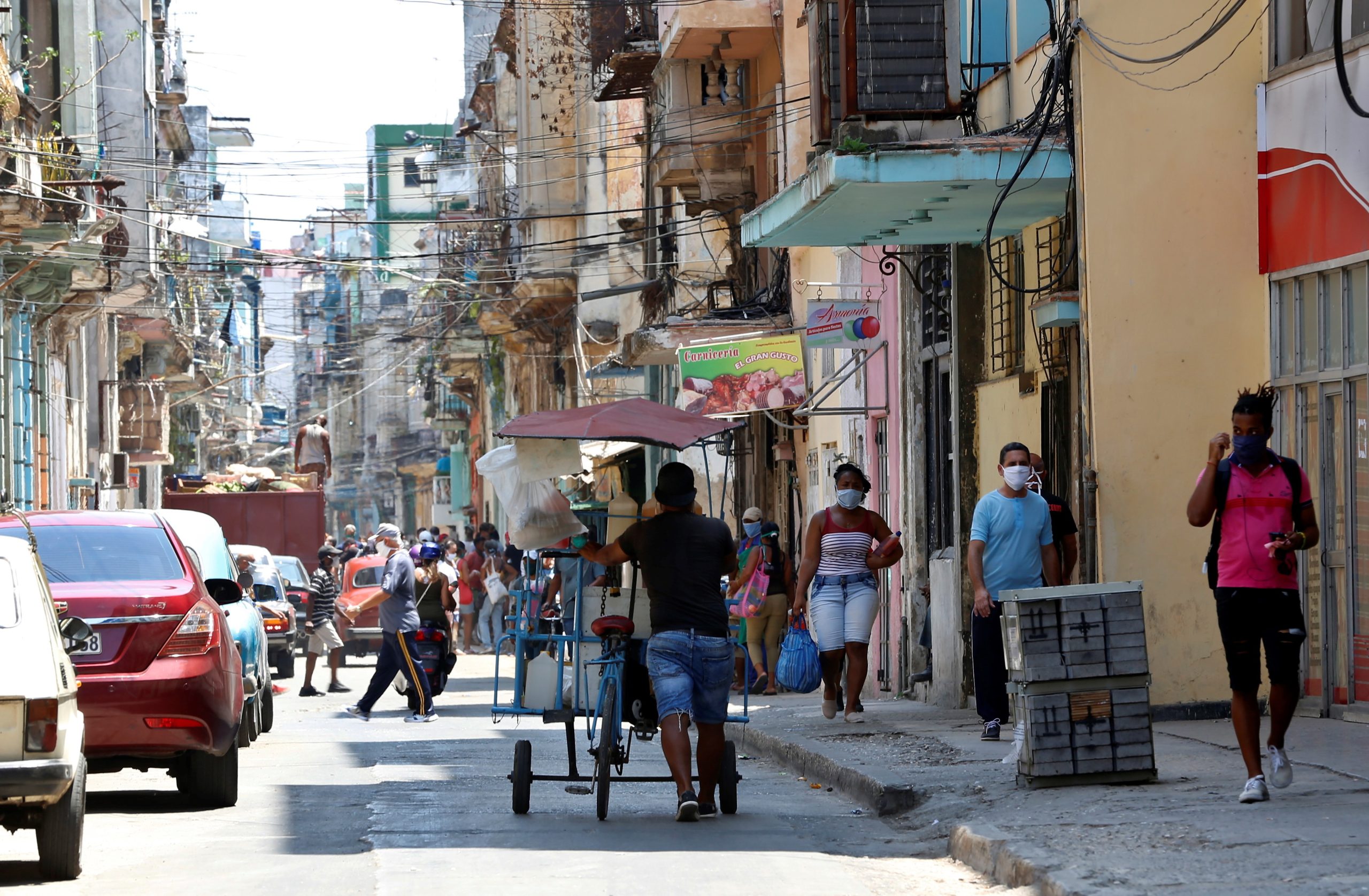 Covid-19: Cuba desenvolve versão própria do medicamento Kaletra para tratar vírus
