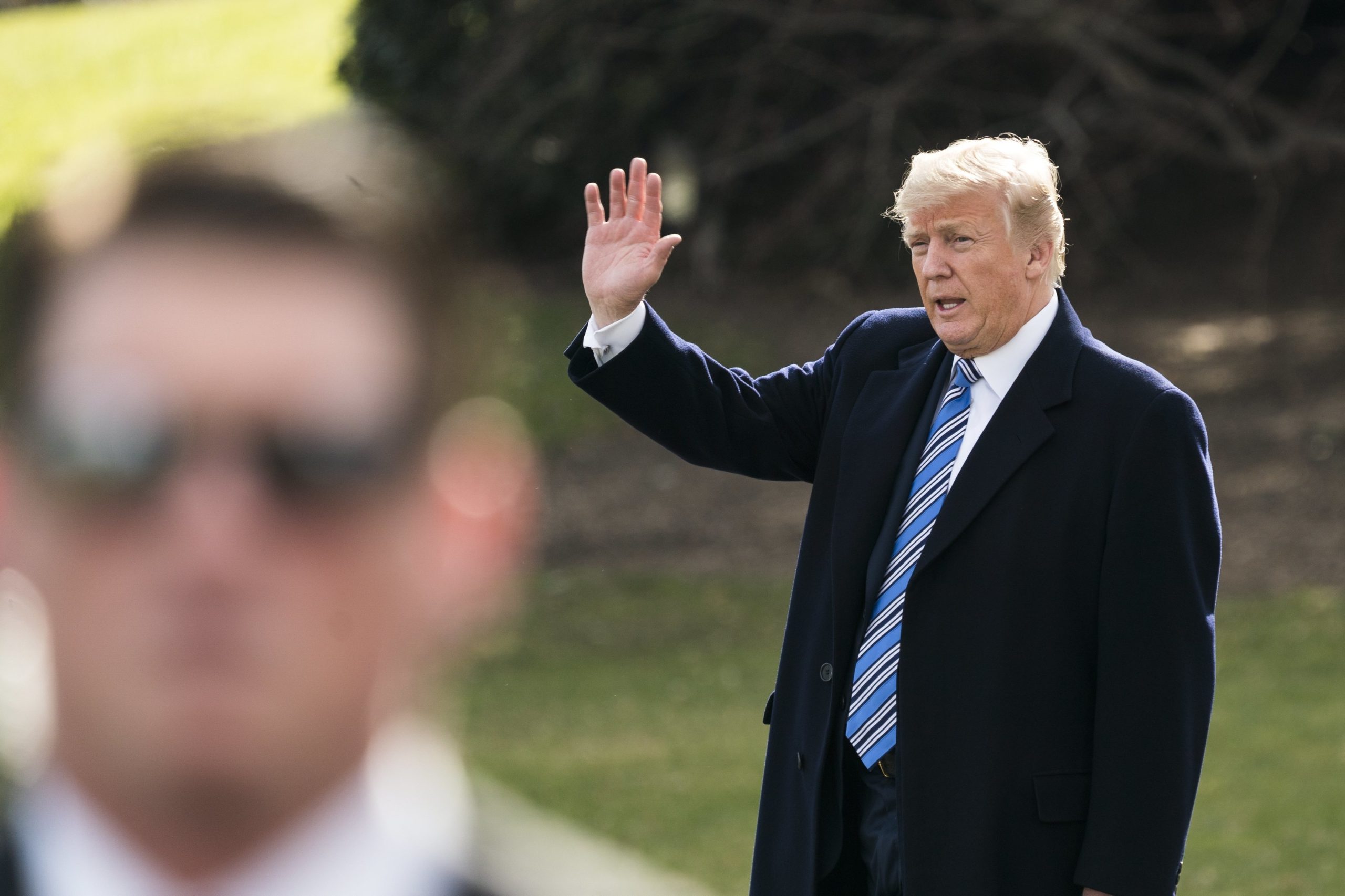 Trump desmente “fortemente e claramente” qualquer relação com Stormy Daniels