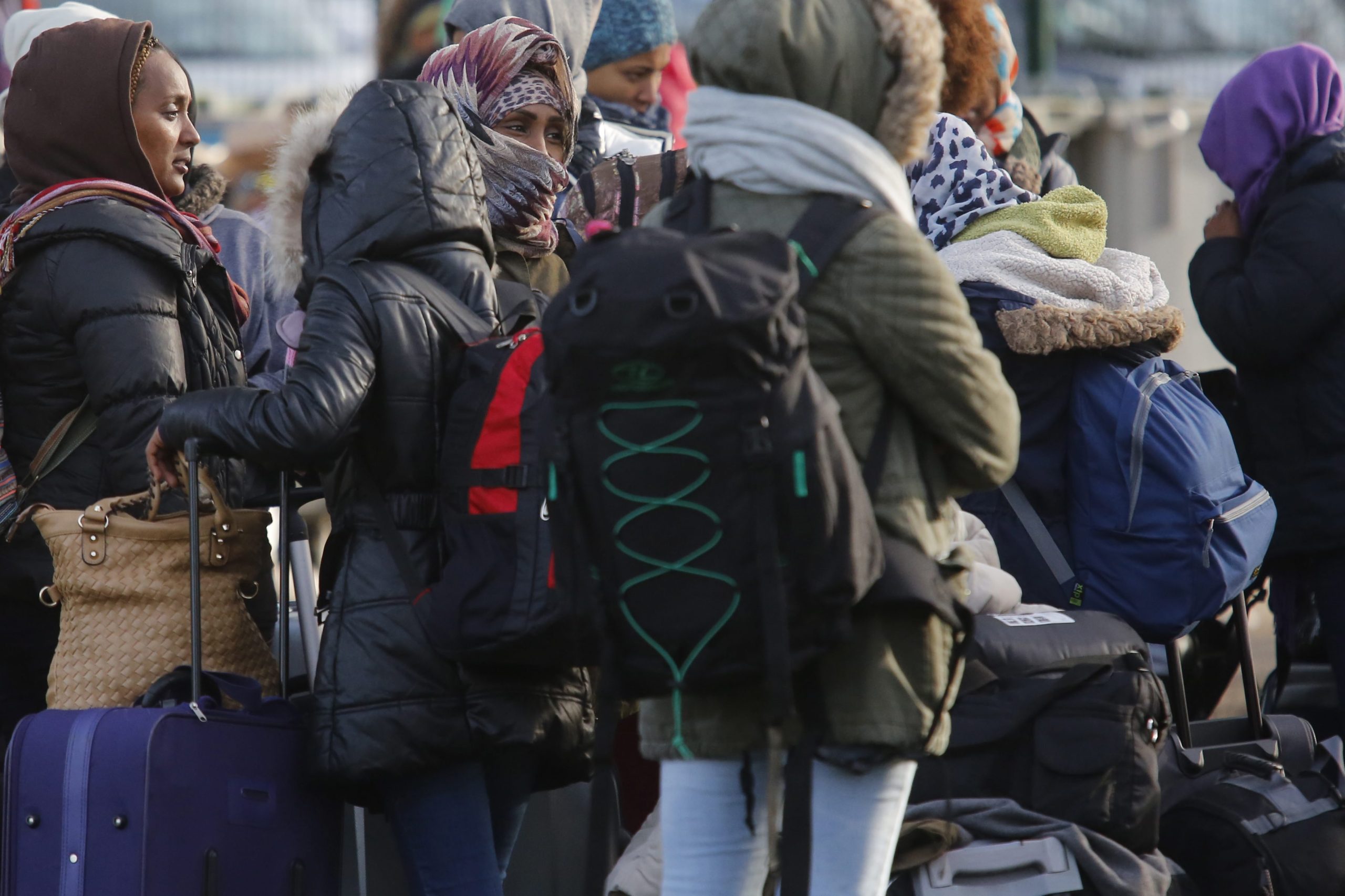 Paris: Iniciada evacuação de acampamento com mais de 3.000 migrantes