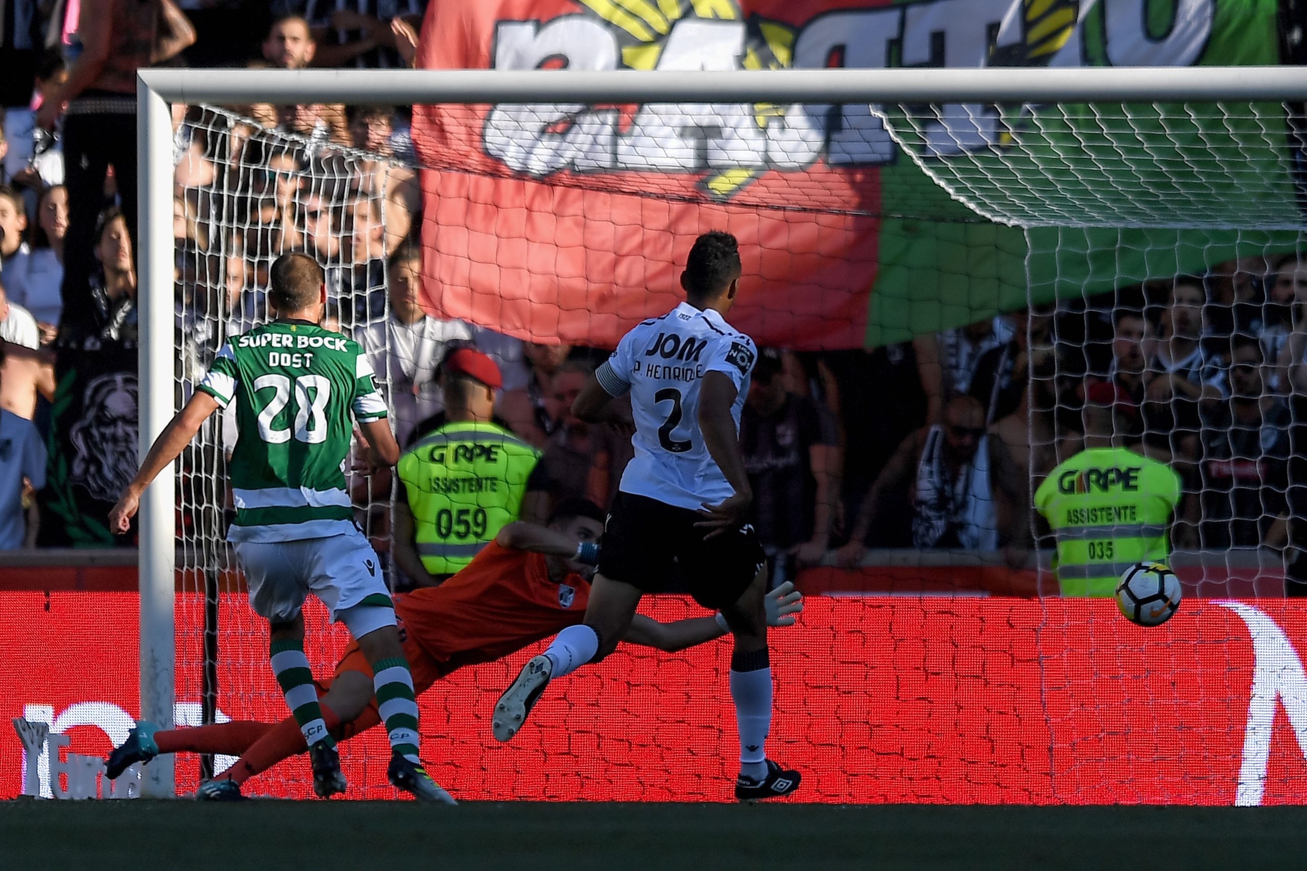 Sporting goleia em Guimarães e iguala Rio Ave na frente da Liga