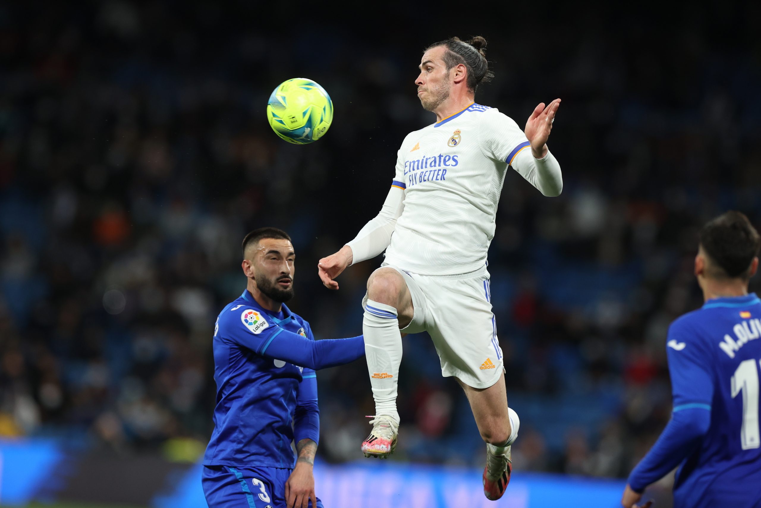 Real Madrid vence e mantém distância no topo da Liga espanhola
