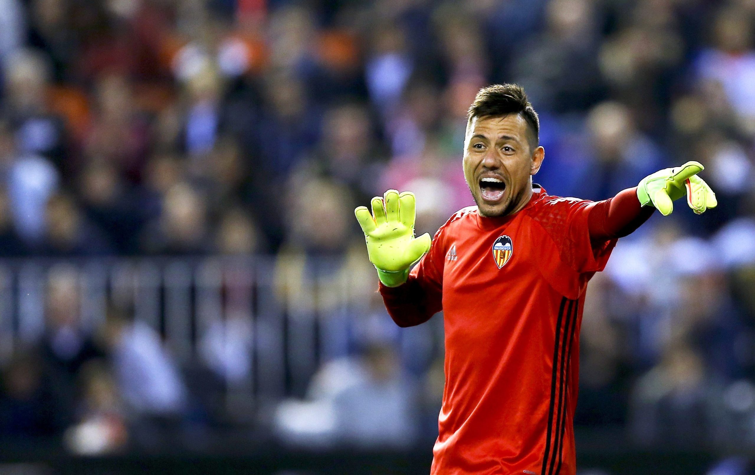 Guarda-redes Diego Alves rescinde com o Celta de Vigo, de Carlos Carvalhal