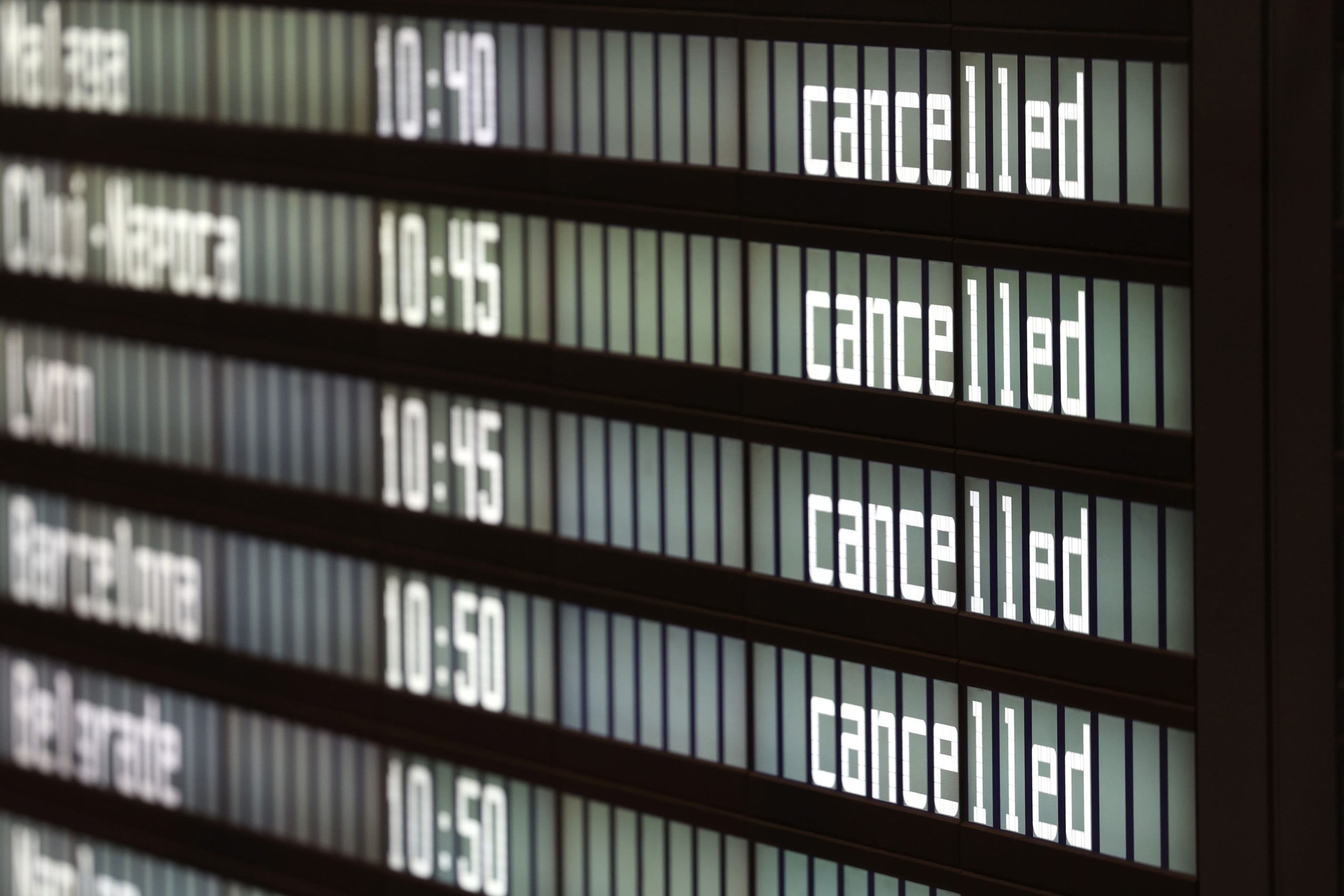 Aeroporto de Munique retoma operações com dois terços dos voos cancelados