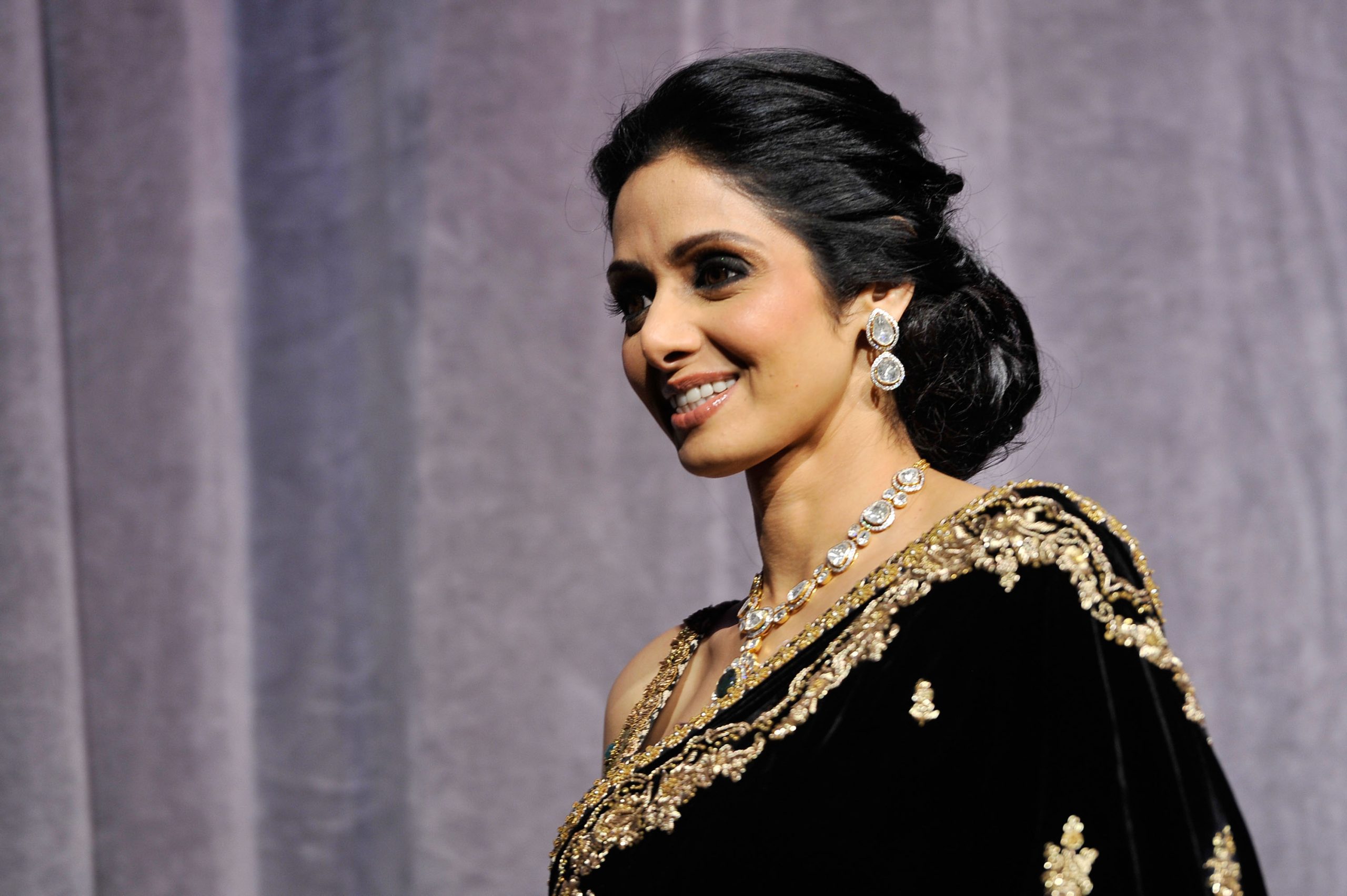 Estrela de Bollywood Sridevi Kapoor morreu afogada na banheira