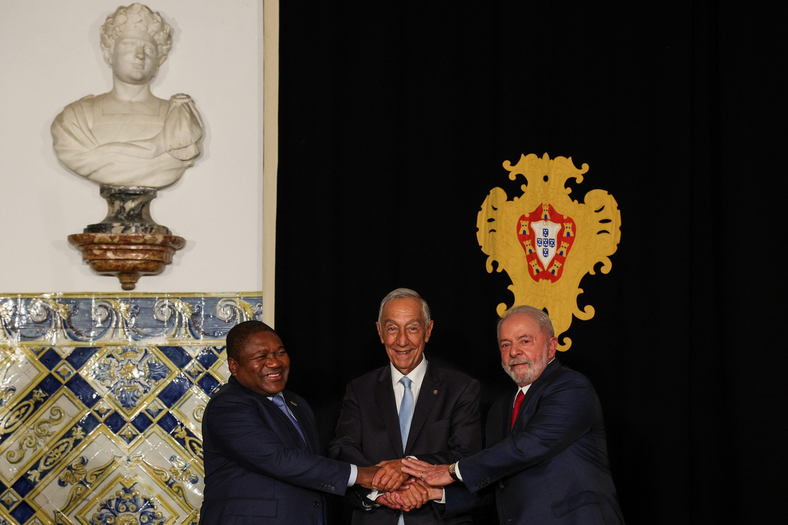Marcelo, Nyusi e Lula reunidos no Palácio de Belém