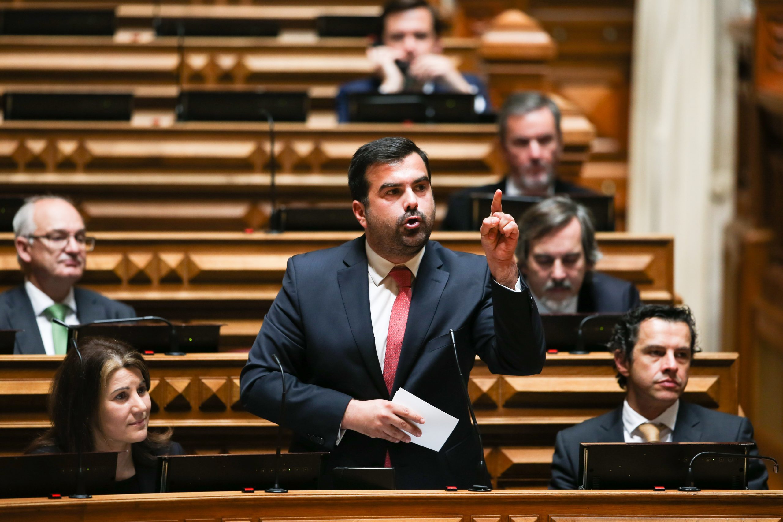 Incêndios: PSD aponta falta de meios aéreos e avisa que covid-19 não justifica atrasos