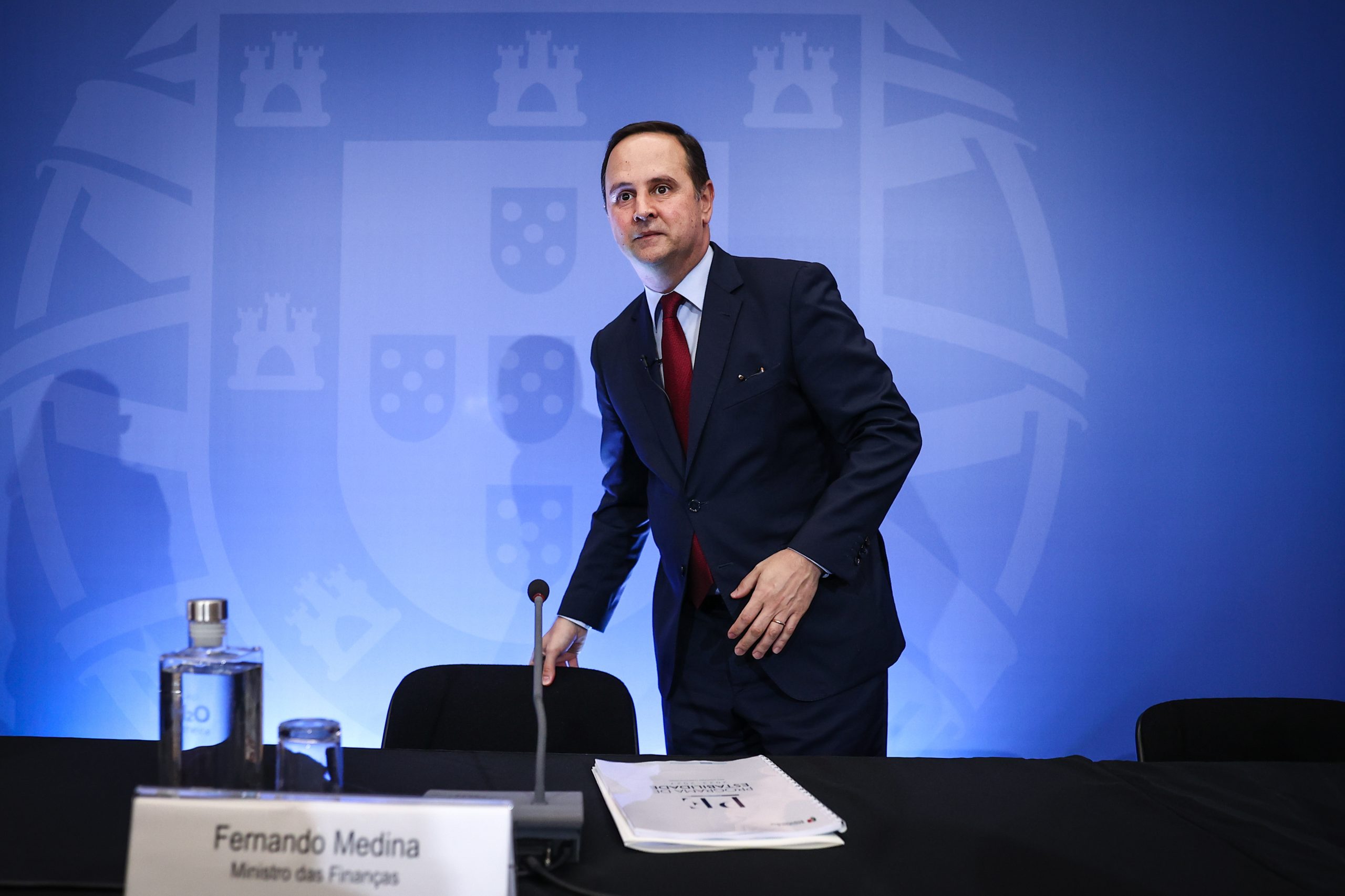 OE2024: ministro das Finanças garante intensificar redução de impostos com aposta no IRS Jovem