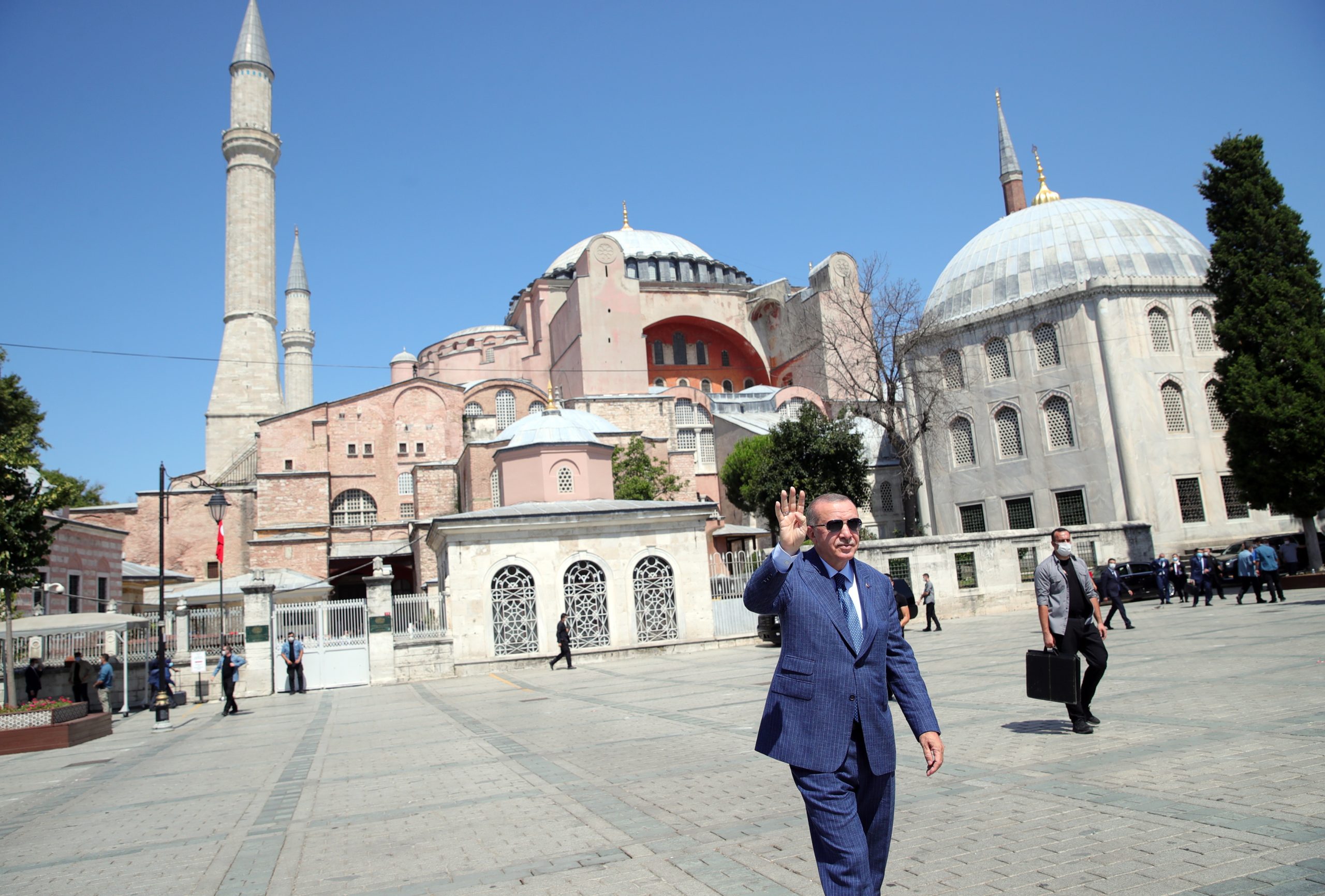 Erdogan acusa Macron de visão colonial sobre o Líbano