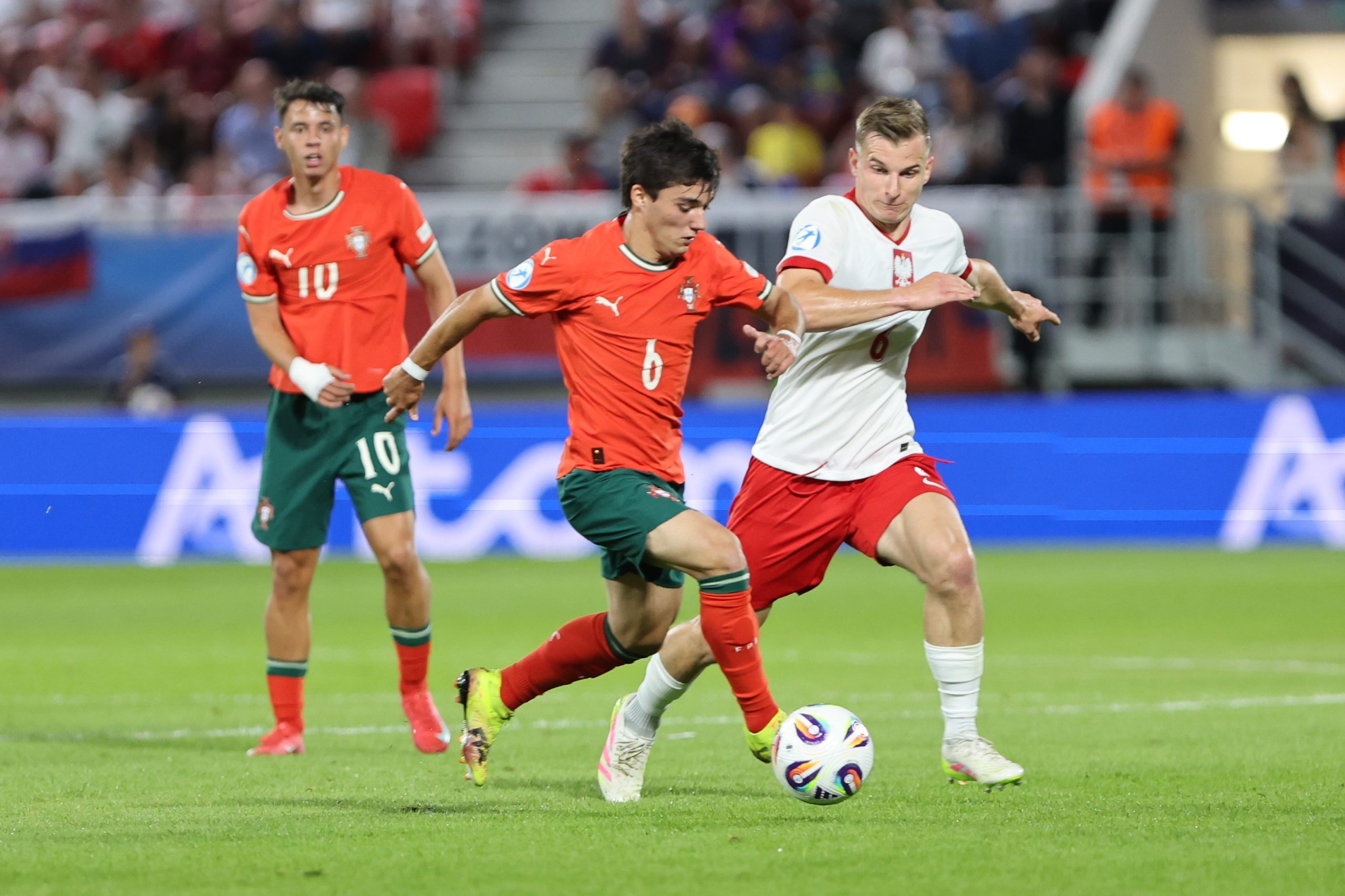 Portugal goleia Polónia por 5-0 e sobe à liderança do Grupo C do Euro sub-21