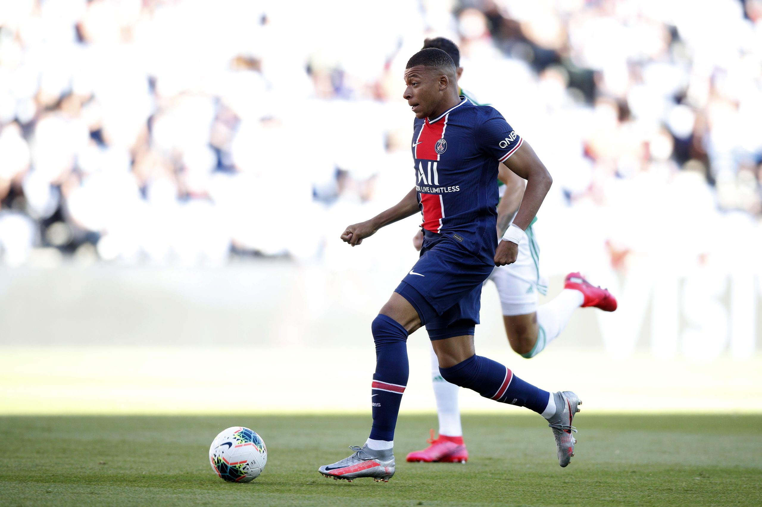 Paris Saint-Germain viaja com 28 futebolistas para estágio de três dias no Algarve