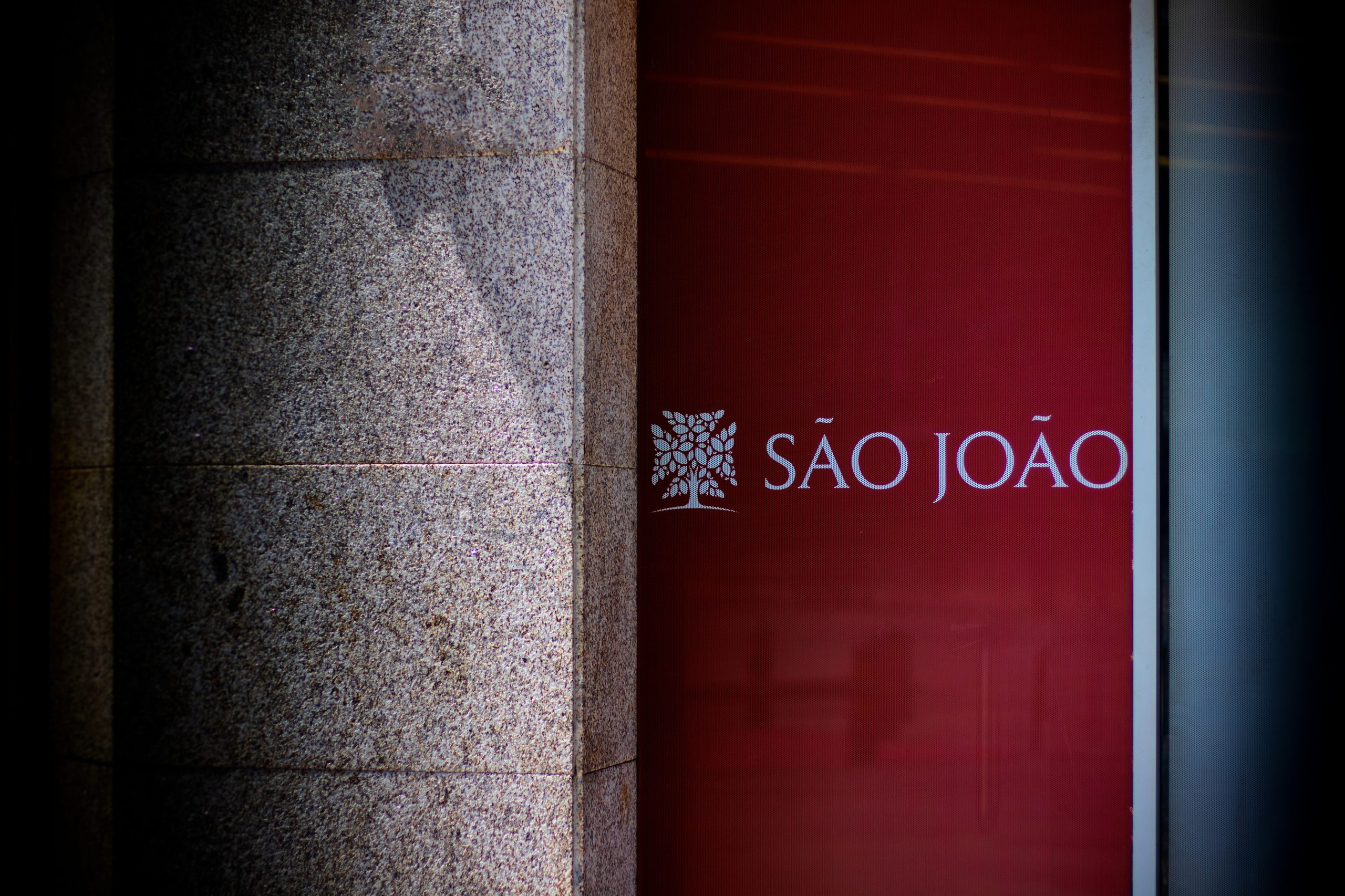 Covid-19 empurra urgências do Hospital São João para recorde de admissões nesta segunda-feira