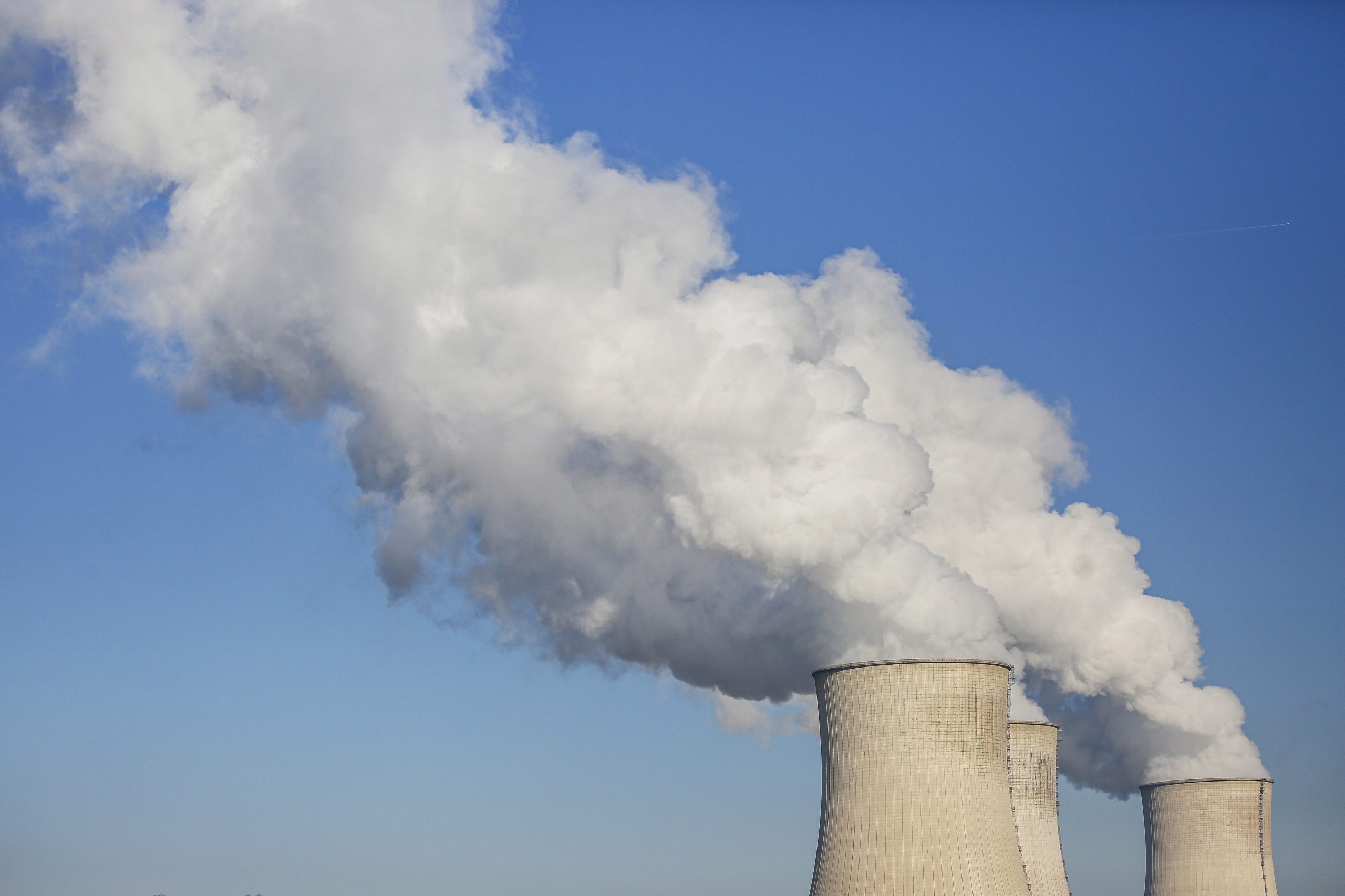 Emirados Árabes Unidos vão ter a primeira central nuclear a funcionar no mundo árabe
