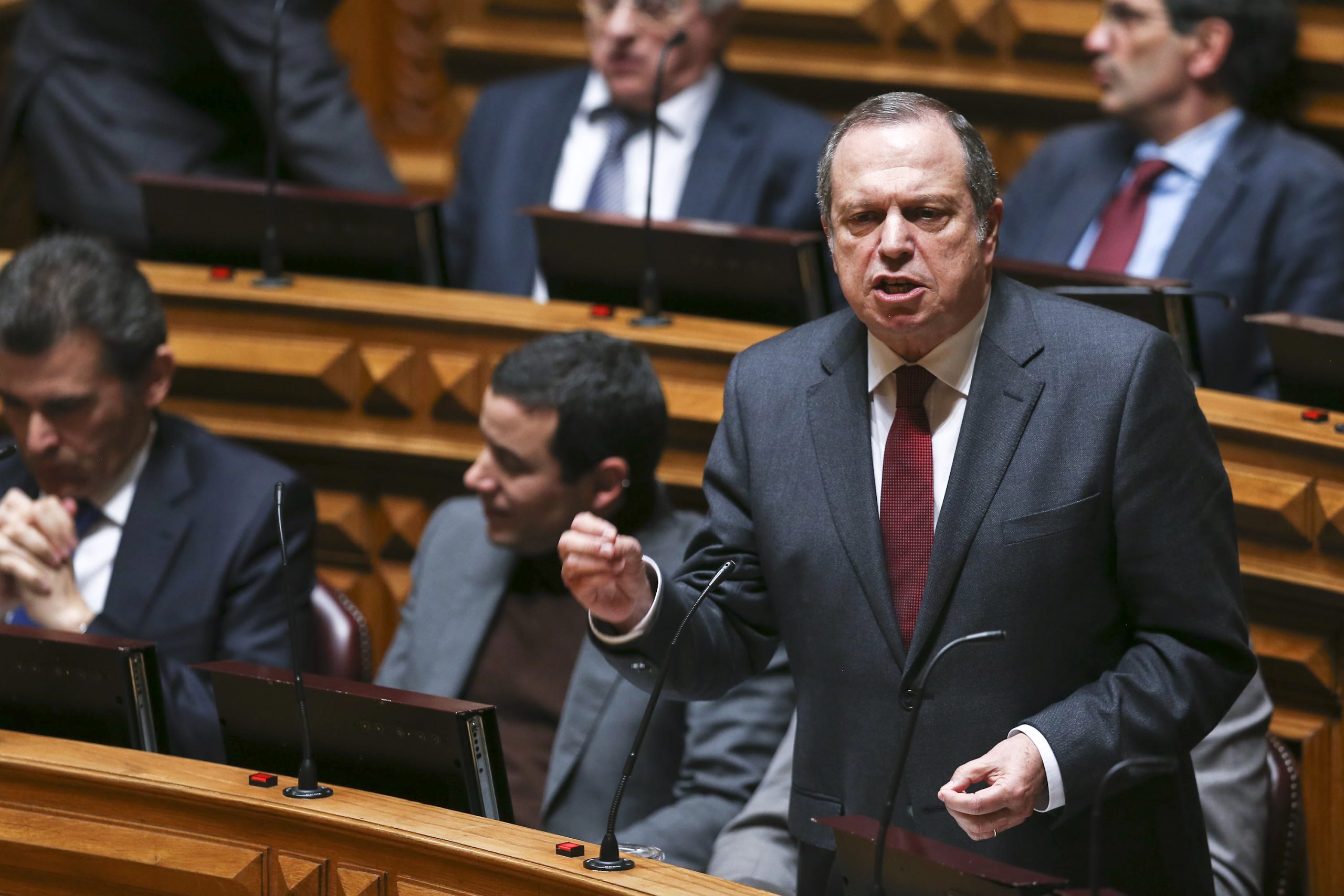 Carlos César: PSD despejou princípios “esgoto abaixo” para tentar perturbar “a vida dos outros”