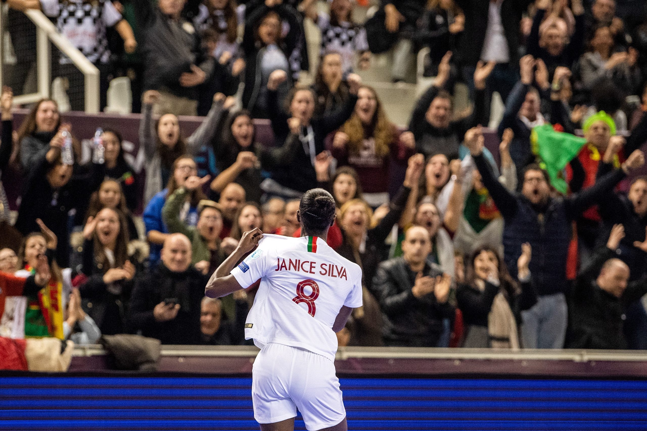 Portugal procura hoje sagrar-se o primeiro campeão europeu de futsal feminino