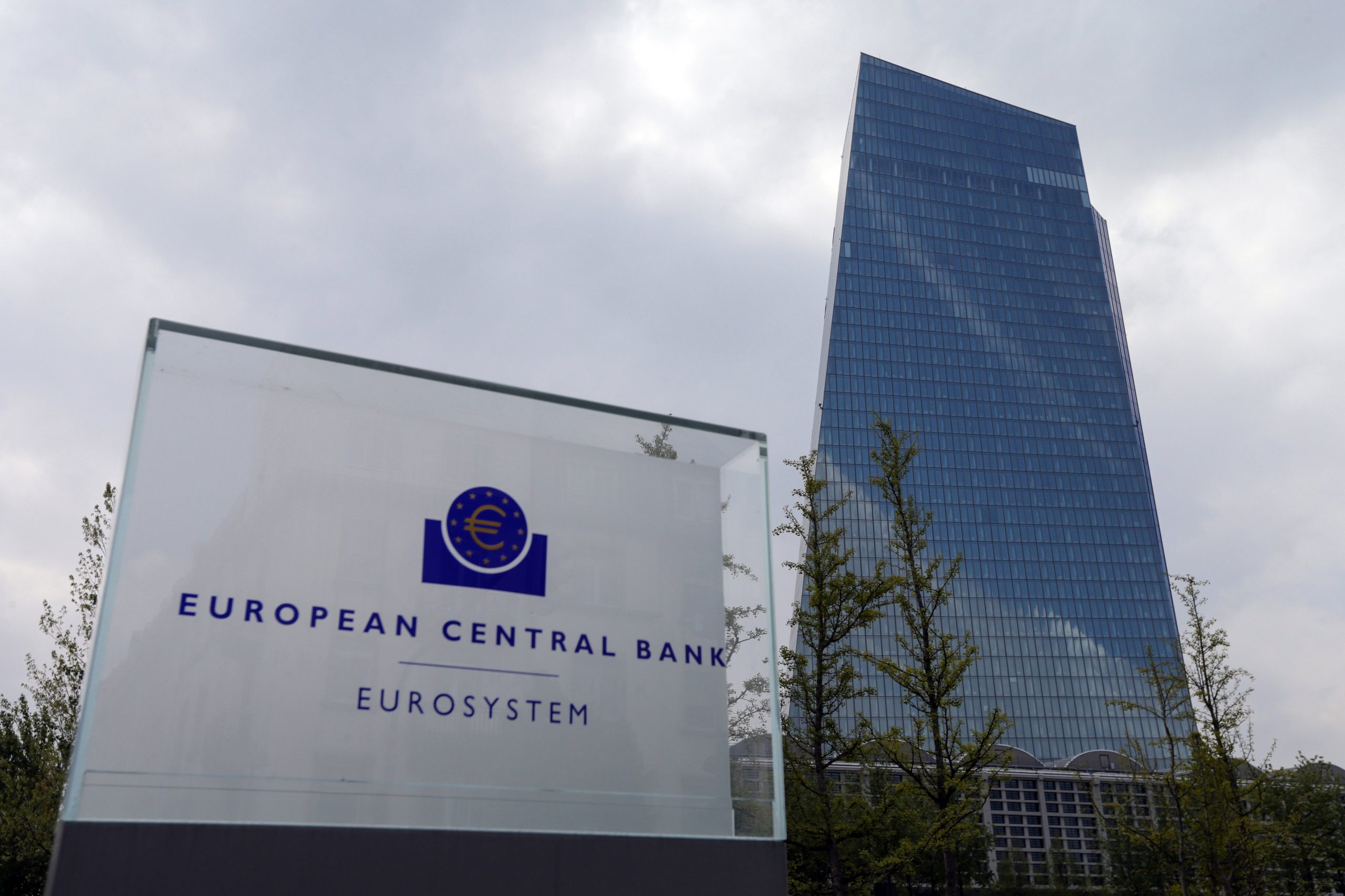 BCE aumenta compra de dívida em 600 mil milhões de euros