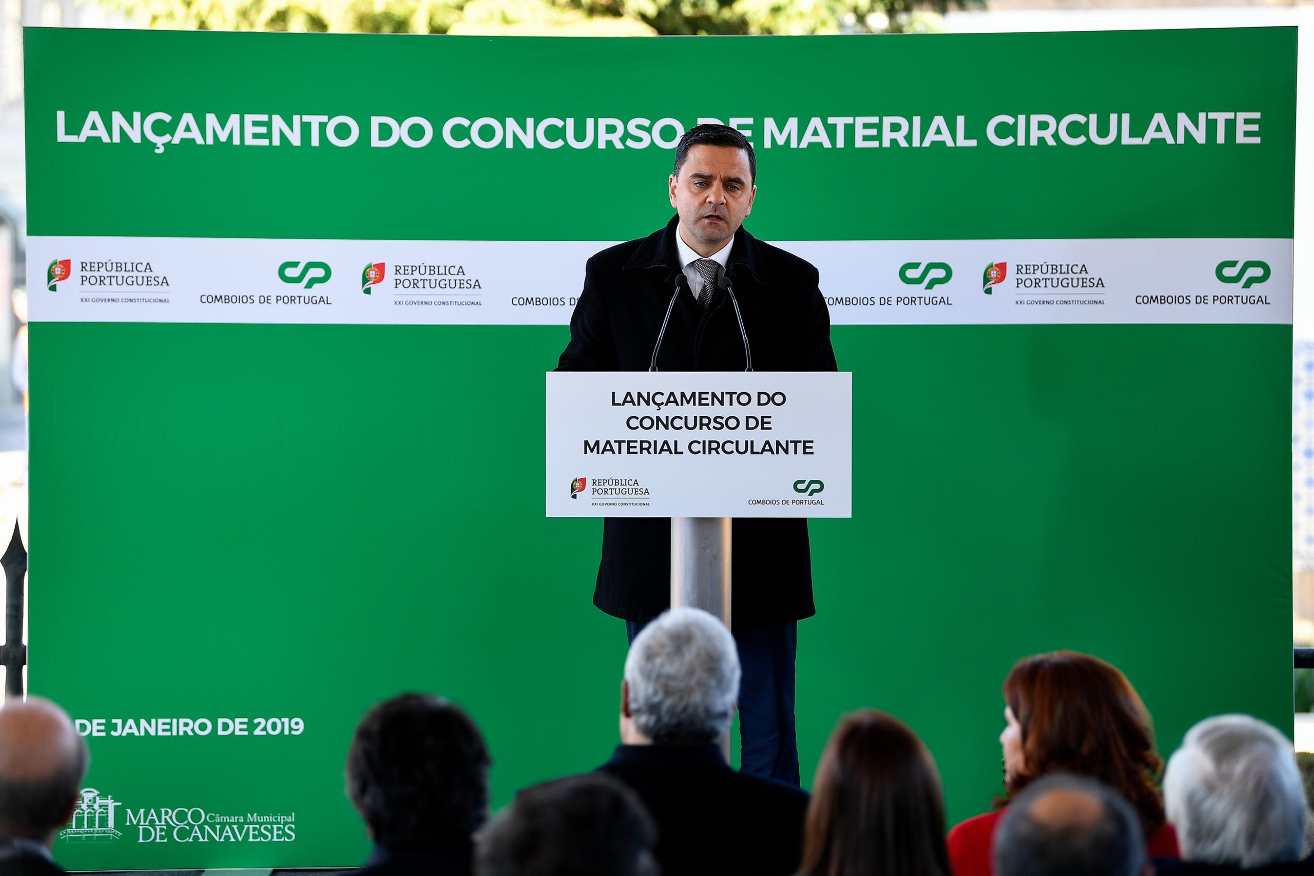 Ministro do Planeamento garante cumprimento de todas as regras na expansão da Portela