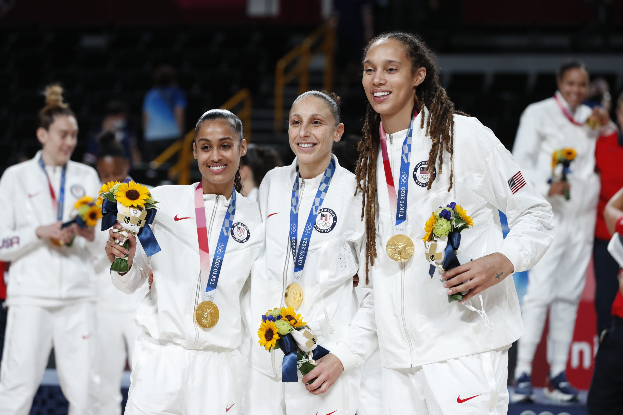 EUA vencem no basquetebol feminino com Bird e Taurari a fazerem história