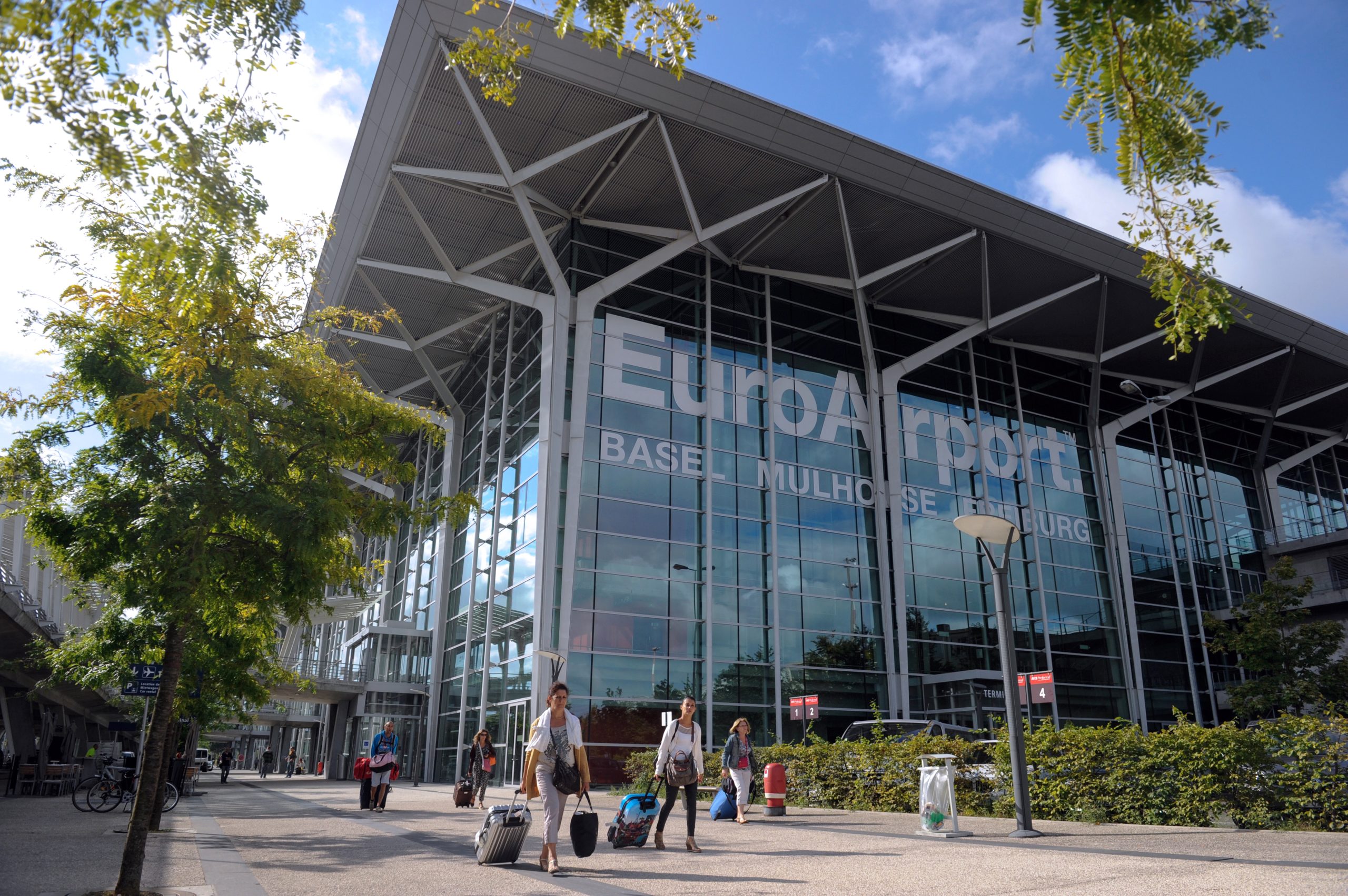 Aeroporto de Basileia fechado devido a acidente