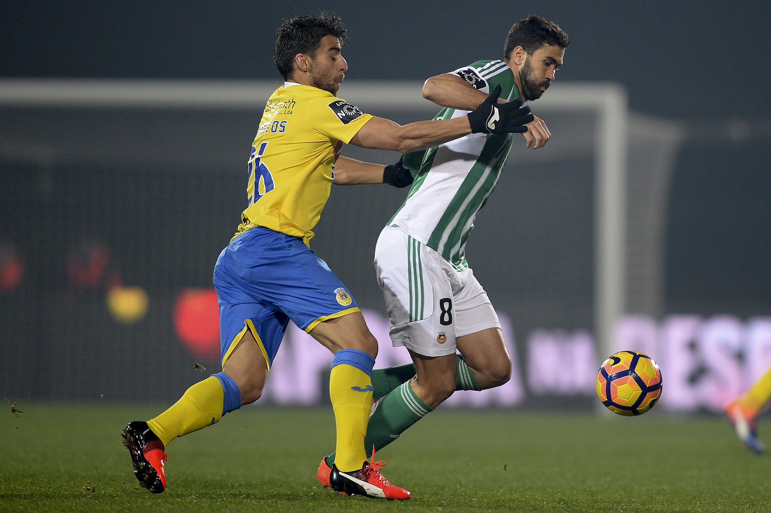 Golos ao ‘cair do pano’ dão vitória ao Rio Ave em Arouca