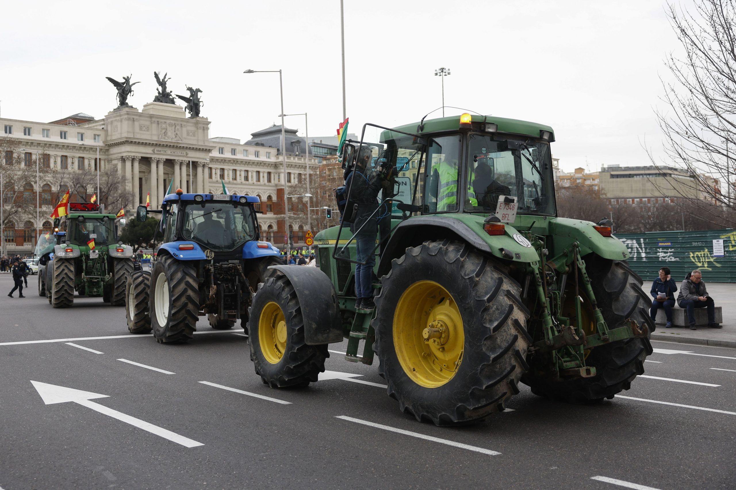 Tratores entram no centro de Madrid em dia de reunião com Governo