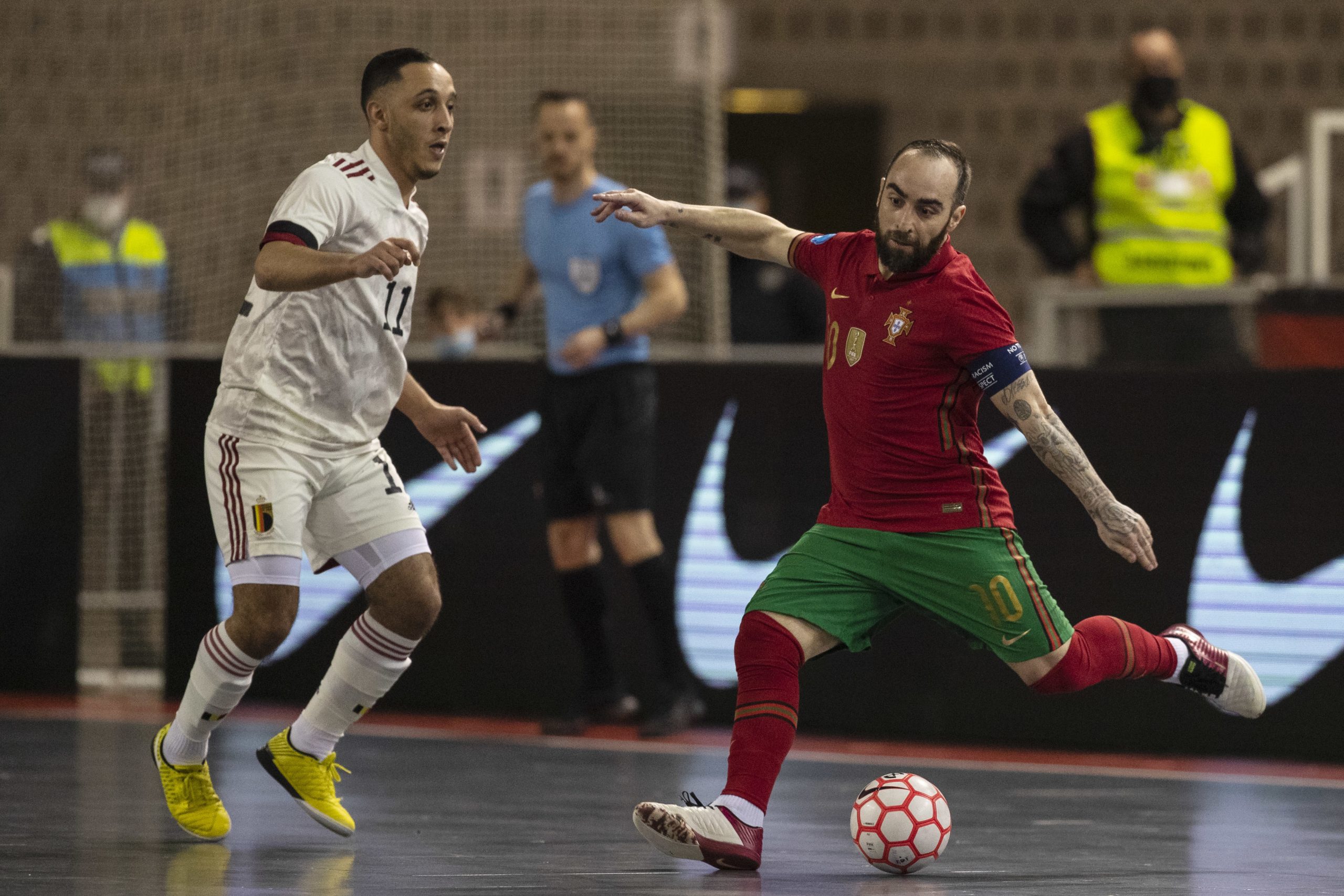 Todos rendidos a Ricardinho na hora da despedida: “É o nosso mágico para sempre”
