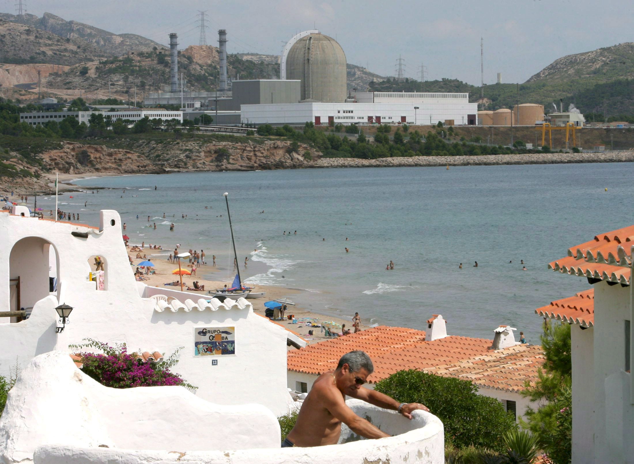 Central nuclear espanhola de Vandellós II desligada após vazamento de água