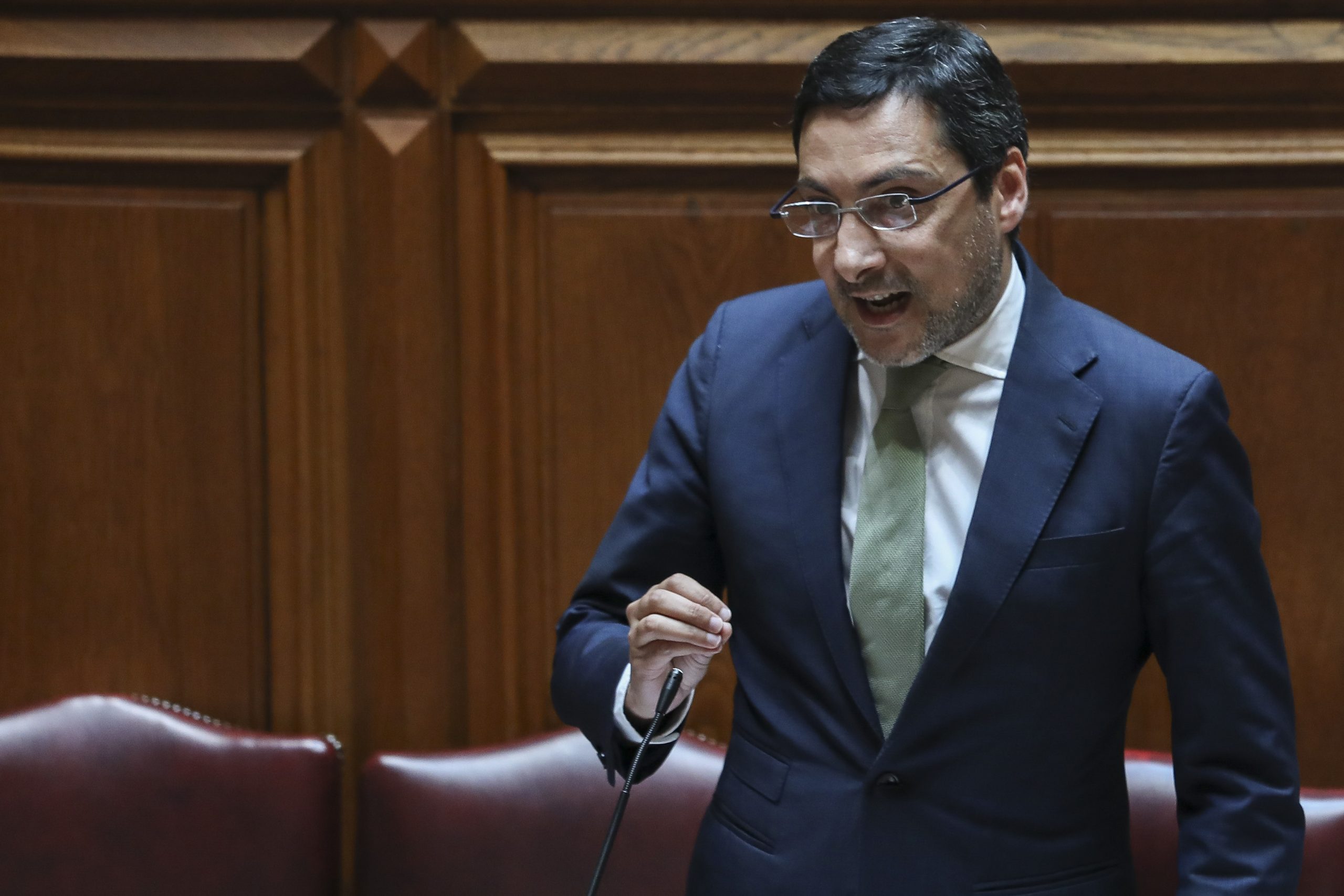 OE2019: Governo diz que atualização dos escalões do IRS “não faz sentido”