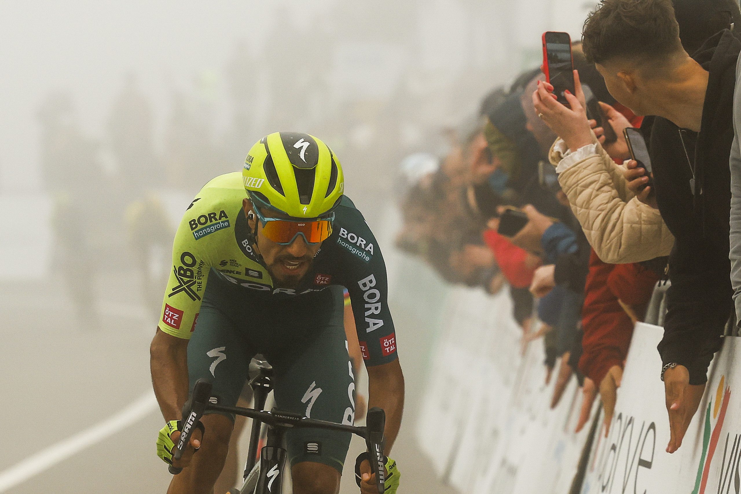Daniel Martínez vence na Fóia e veste amarela na Volta ao Algarve